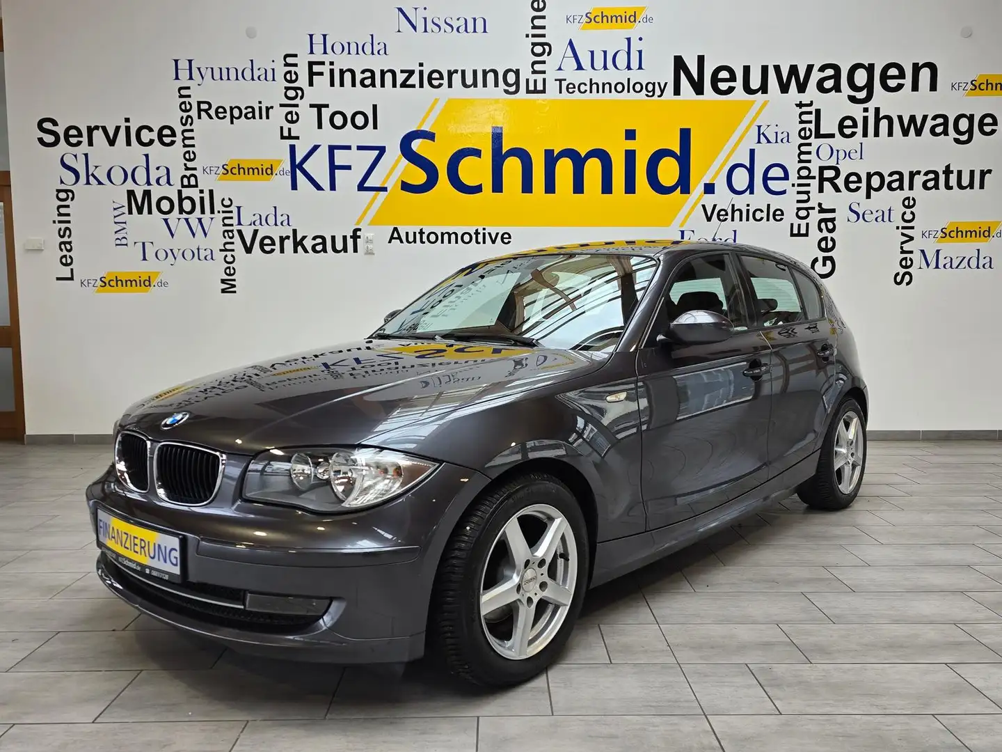BMW 120i Automatik - 1