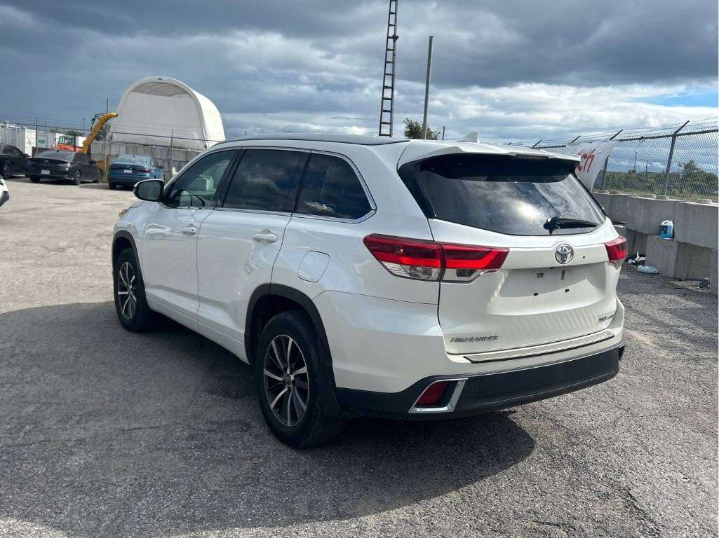 2017 Toyota Highlander XLE 7 Passenger | AWD | Accident Free | One Owner — снимка 1