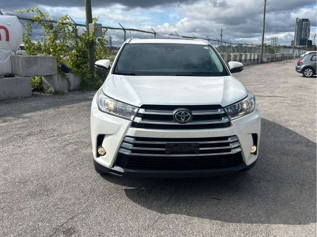 2017 Toyota Highlander XLE 7 Passenger | AWD | Accident Free | One Owner