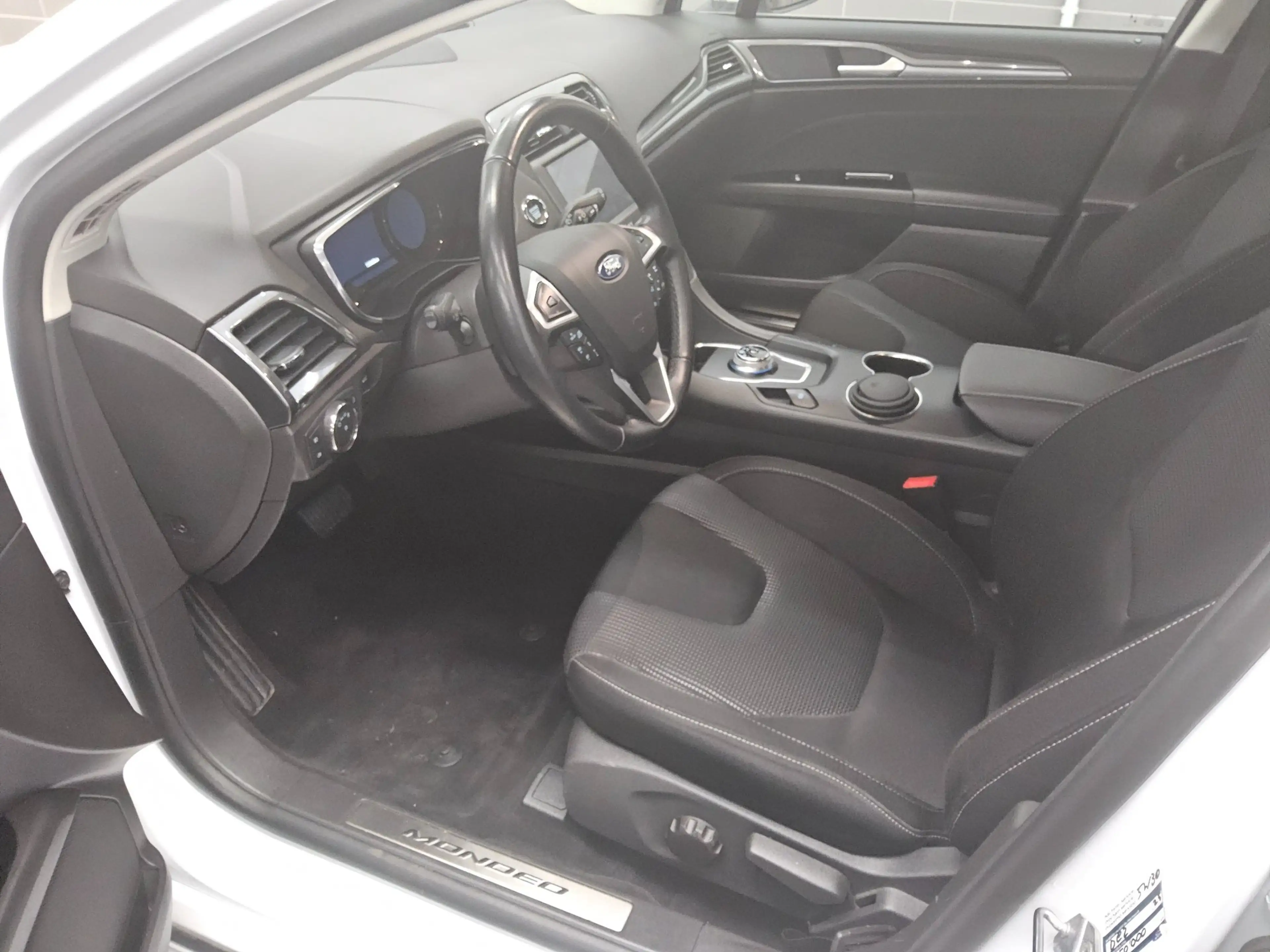 Ford Mondeo — photo 8