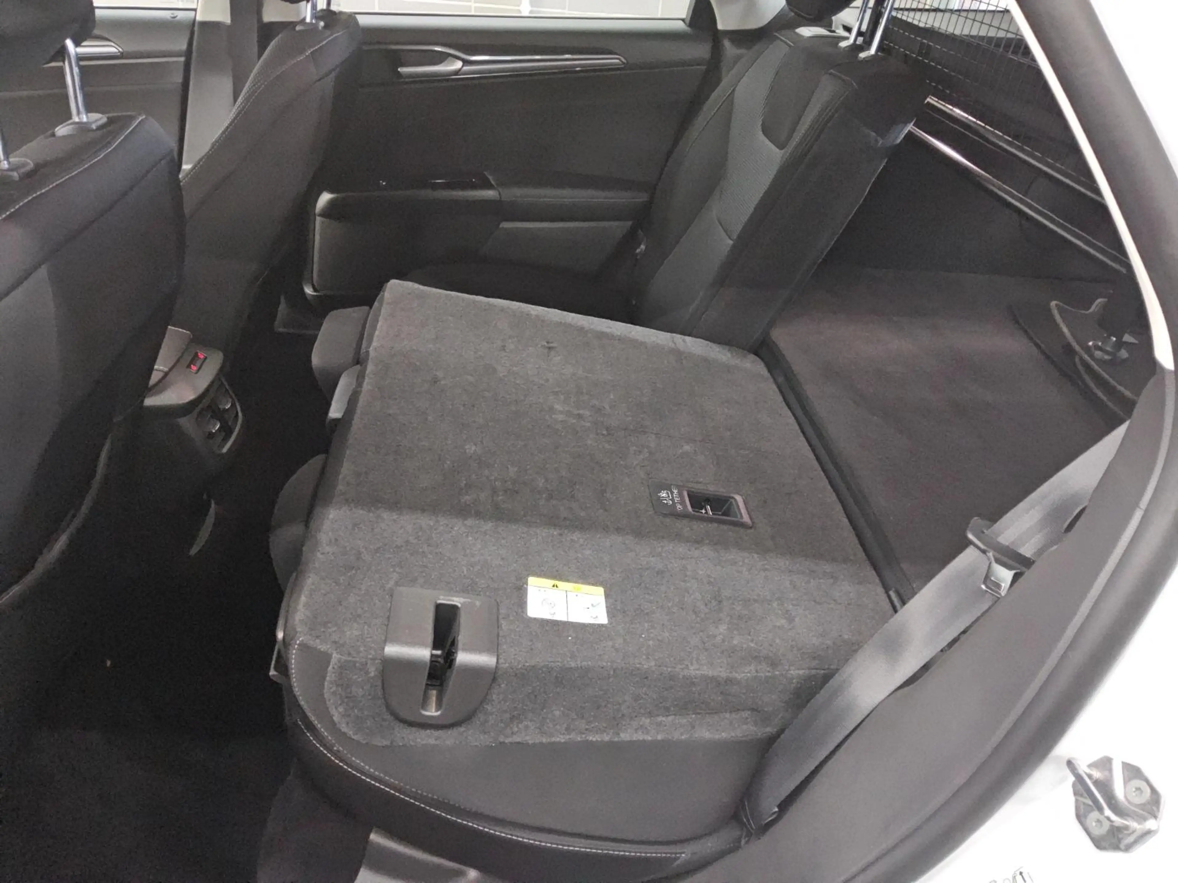 Ford Mondeo — photo 12
