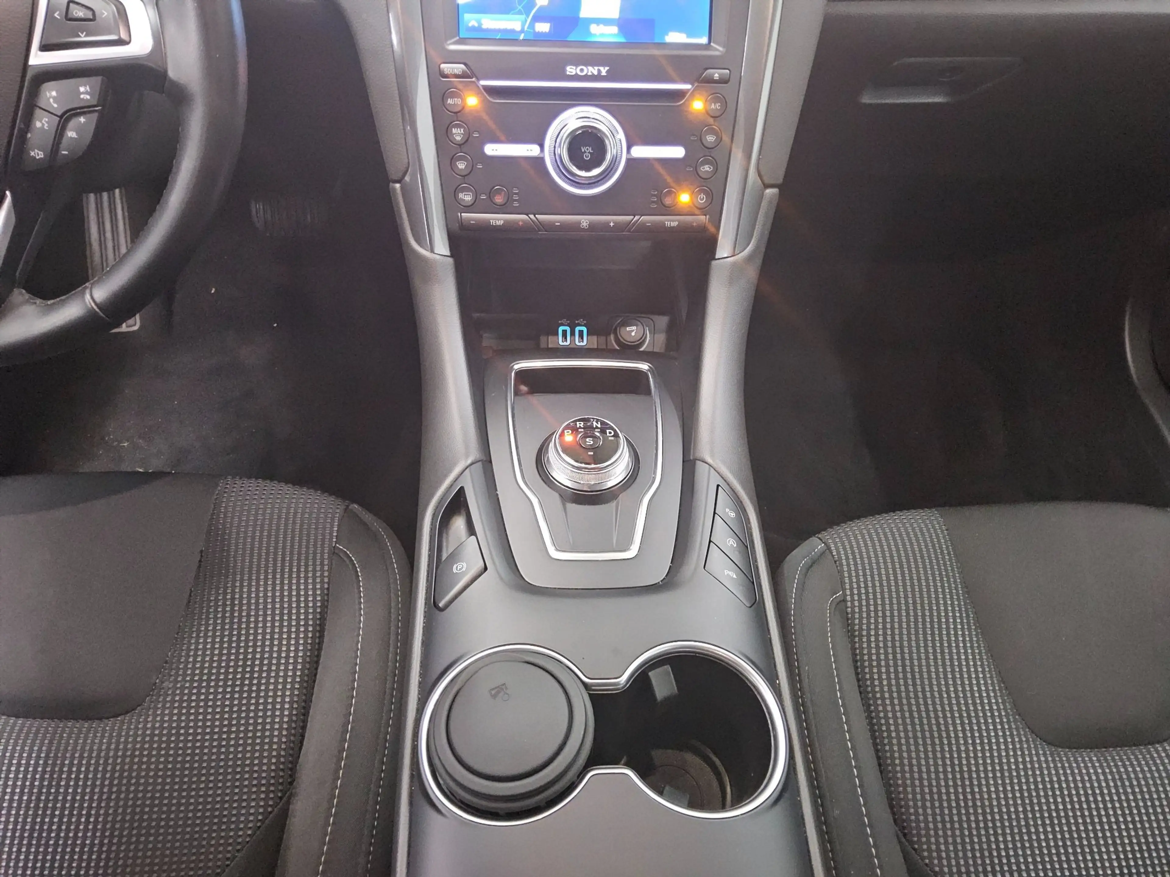 Ford Mondeo — photo 6