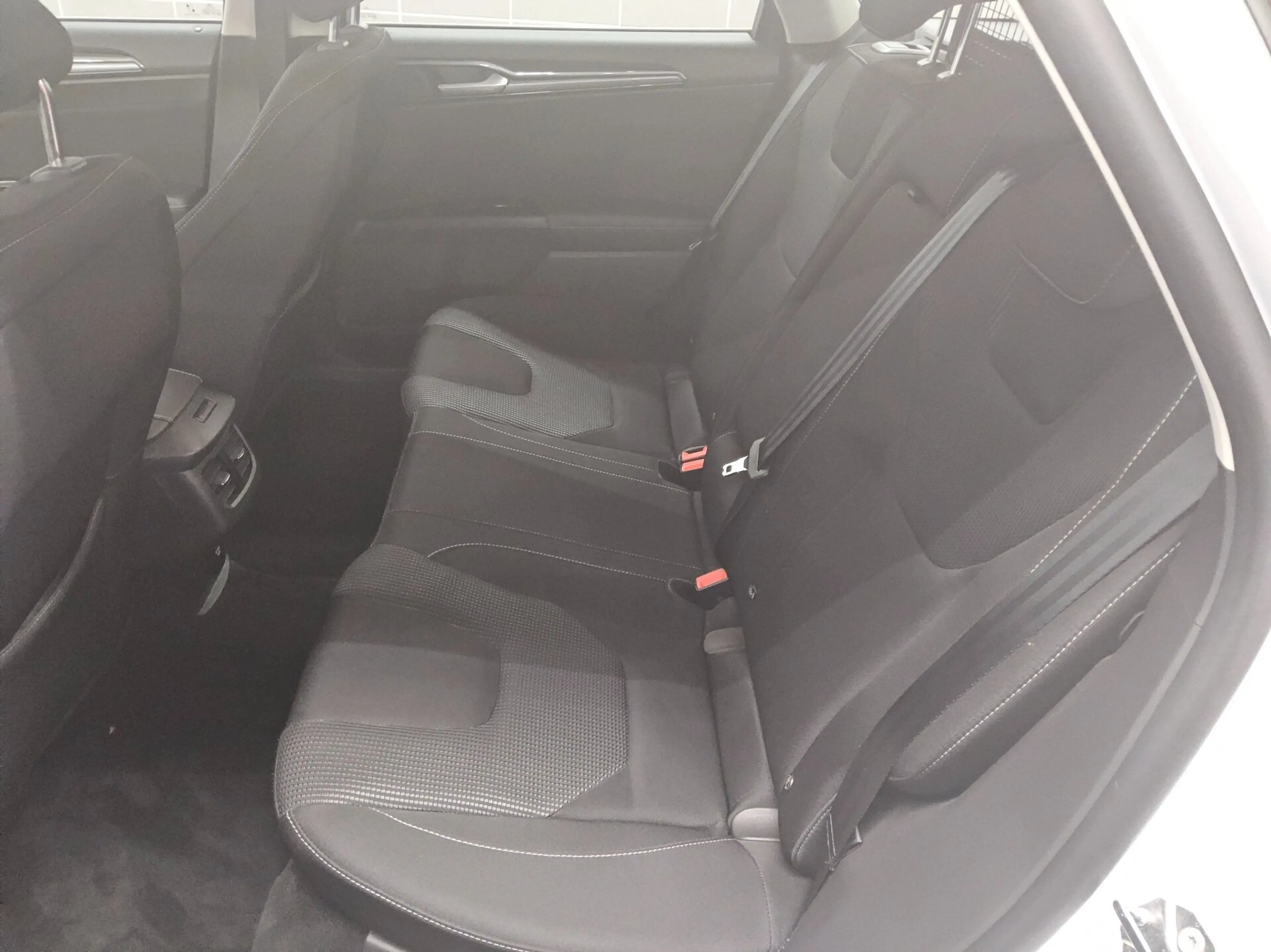 Ford Mondeo — photo 13