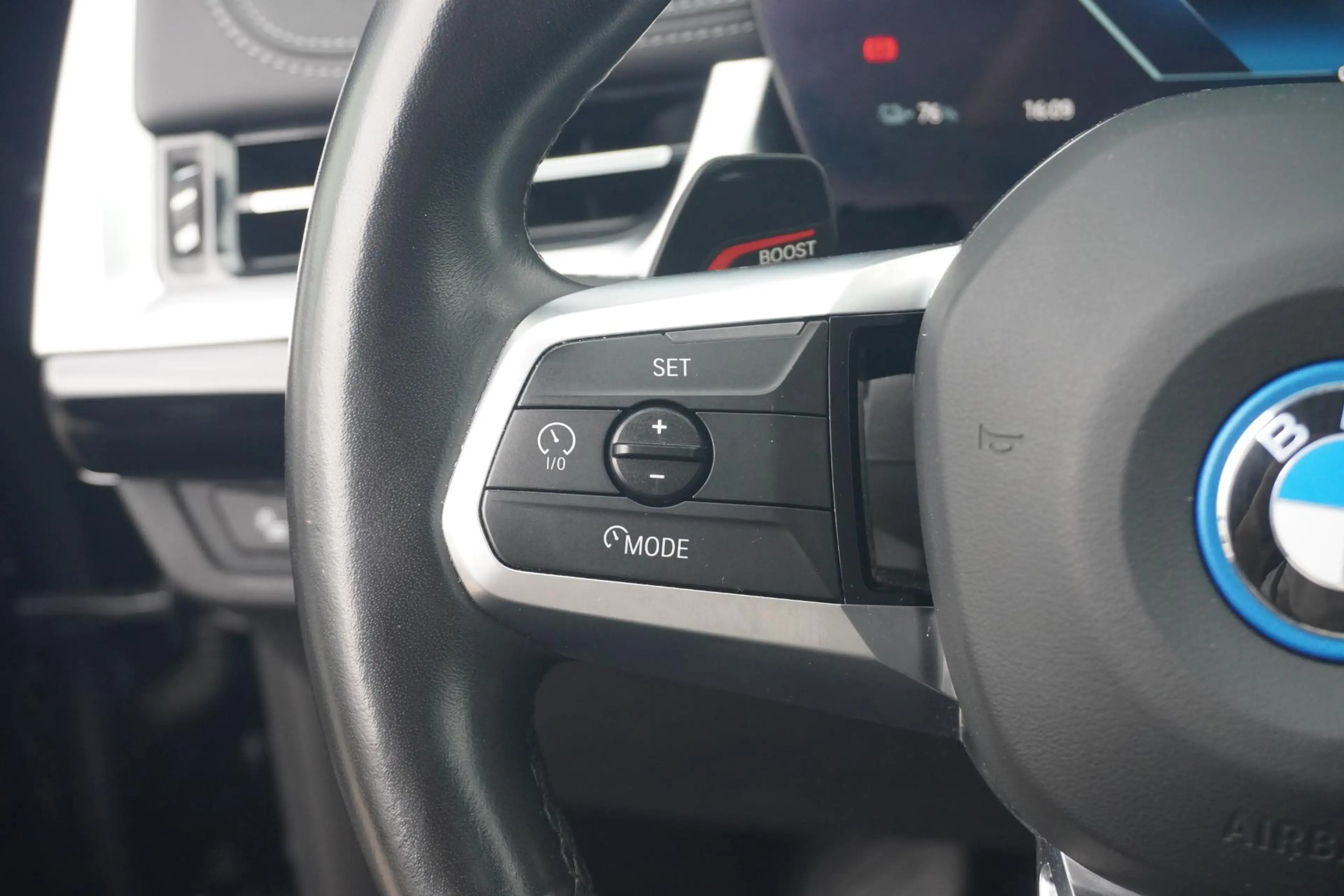 BMW iX1 xDrive30 | M Sportpakket | Panoramadak | Head-Up D — photo 11
