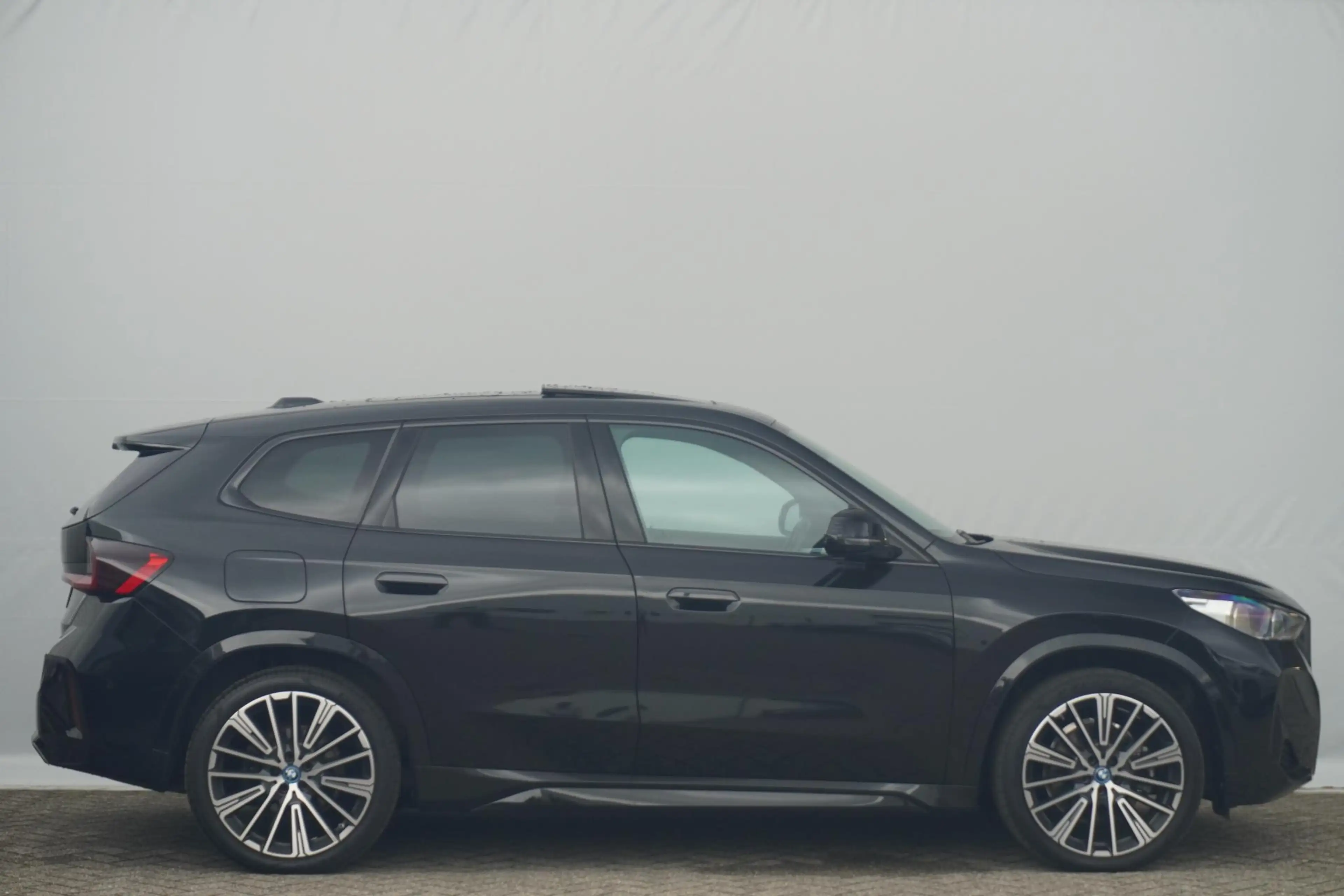 BMW iX1 xDrive30 | M Sportpakket | Panoramadak | Head-Up D — photo 4