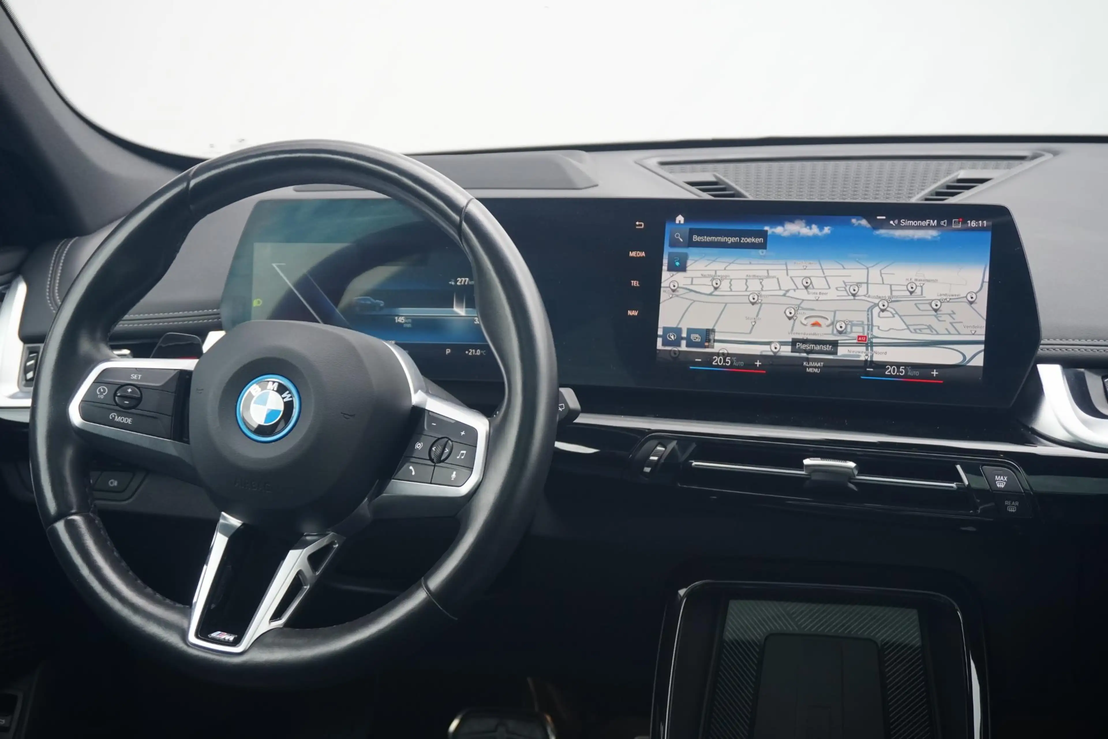 BMW iX1 xDrive30 | M Sportpakket | Panoramadak | Head-Up D — photo 8