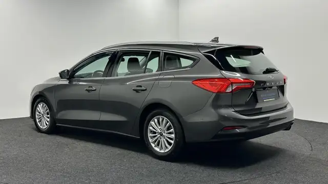 Ford Focus view 4