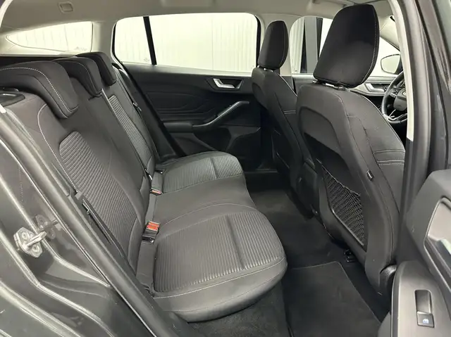 Ford Focus view 14