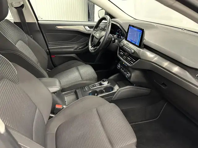 Ford Focus view 12