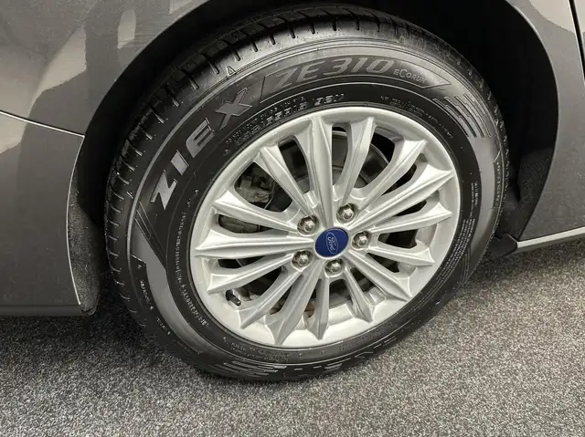 Ford Focus view 11