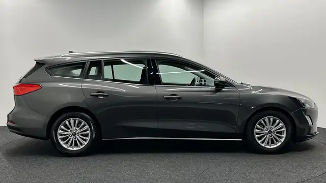 Ford Focus view 9