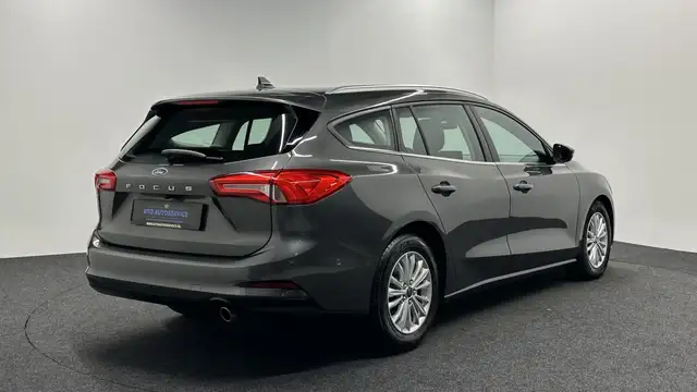 Ford Focus view 5