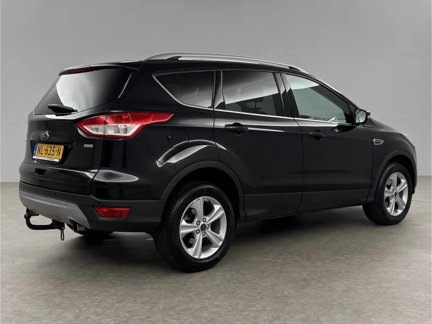 Ford Kuga 1.5 Titanium 150PK Clima Trekhaak Navigatie PDC 17 Zwart - 2