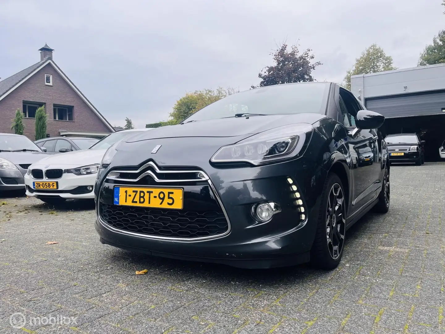 Citroen DS3 1.2 VTI 110PK Navigatie / PDC / Led / LM / Bluetoo Gris - 1
