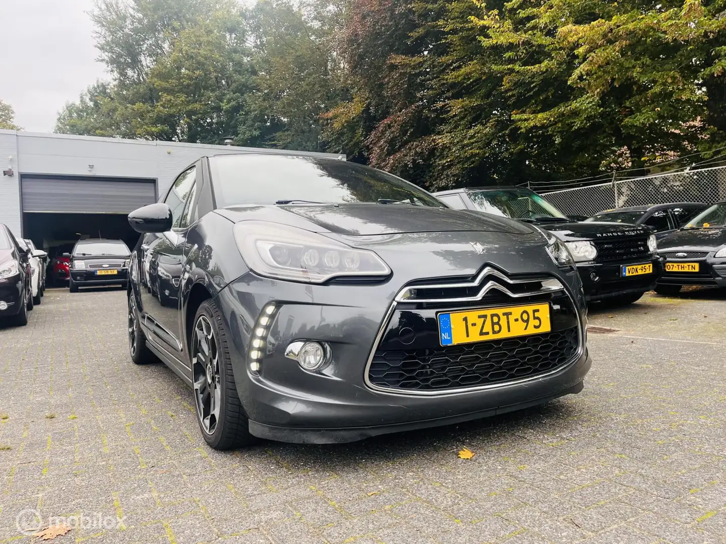 Citroen DS3 1.2 VTI 110PK Navigatie / PDC / Led / LM / Bluetoo Gris - 2