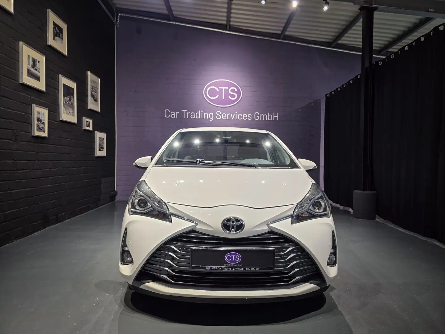 Toyota Yaris Team D Weiß - 2