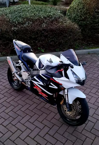 Honda Fireblade - foto 3