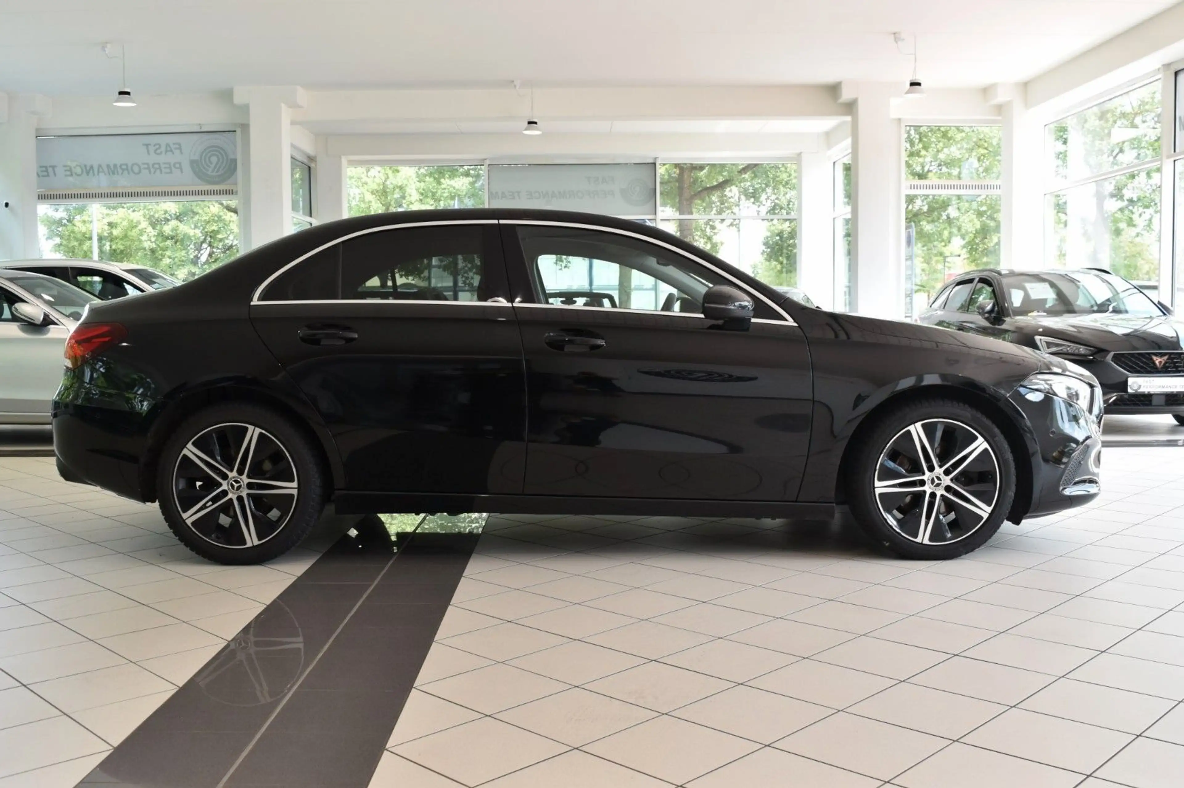 Mercedes-Benz A 220 d 4Matic Lim.~Teilleder~LED~Navi~Automatik — photo 6