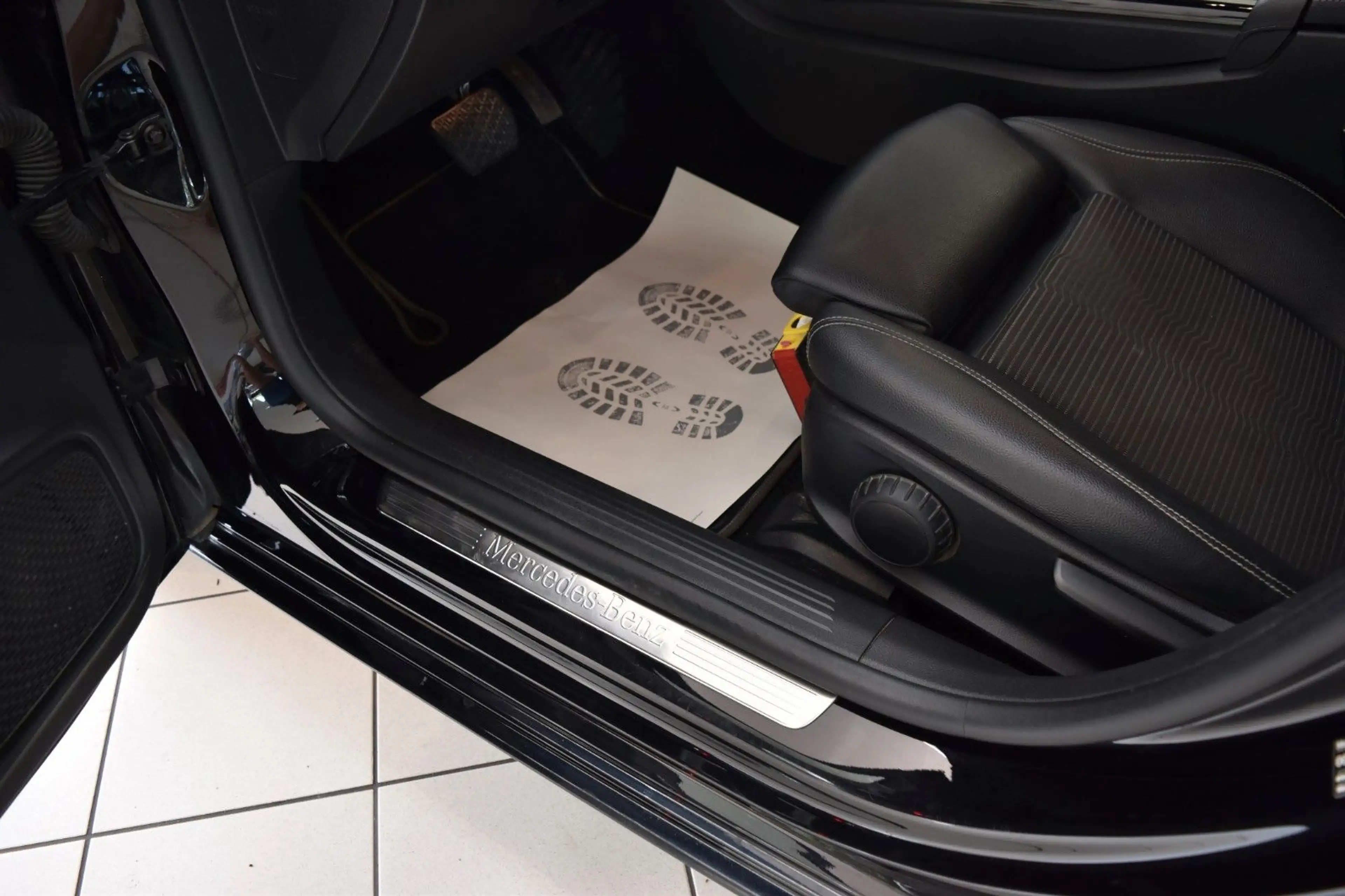 Mercedes-Benz A 220 d 4Matic Lim.~Teilleder~LED~Navi~Automatik — photo 12