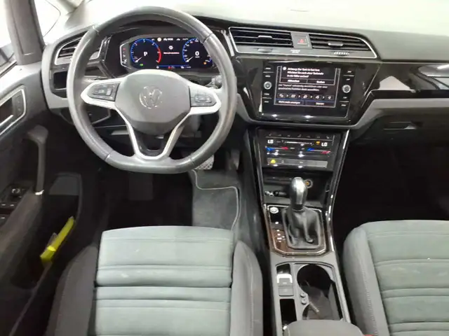 Volkswagen Touran view 10