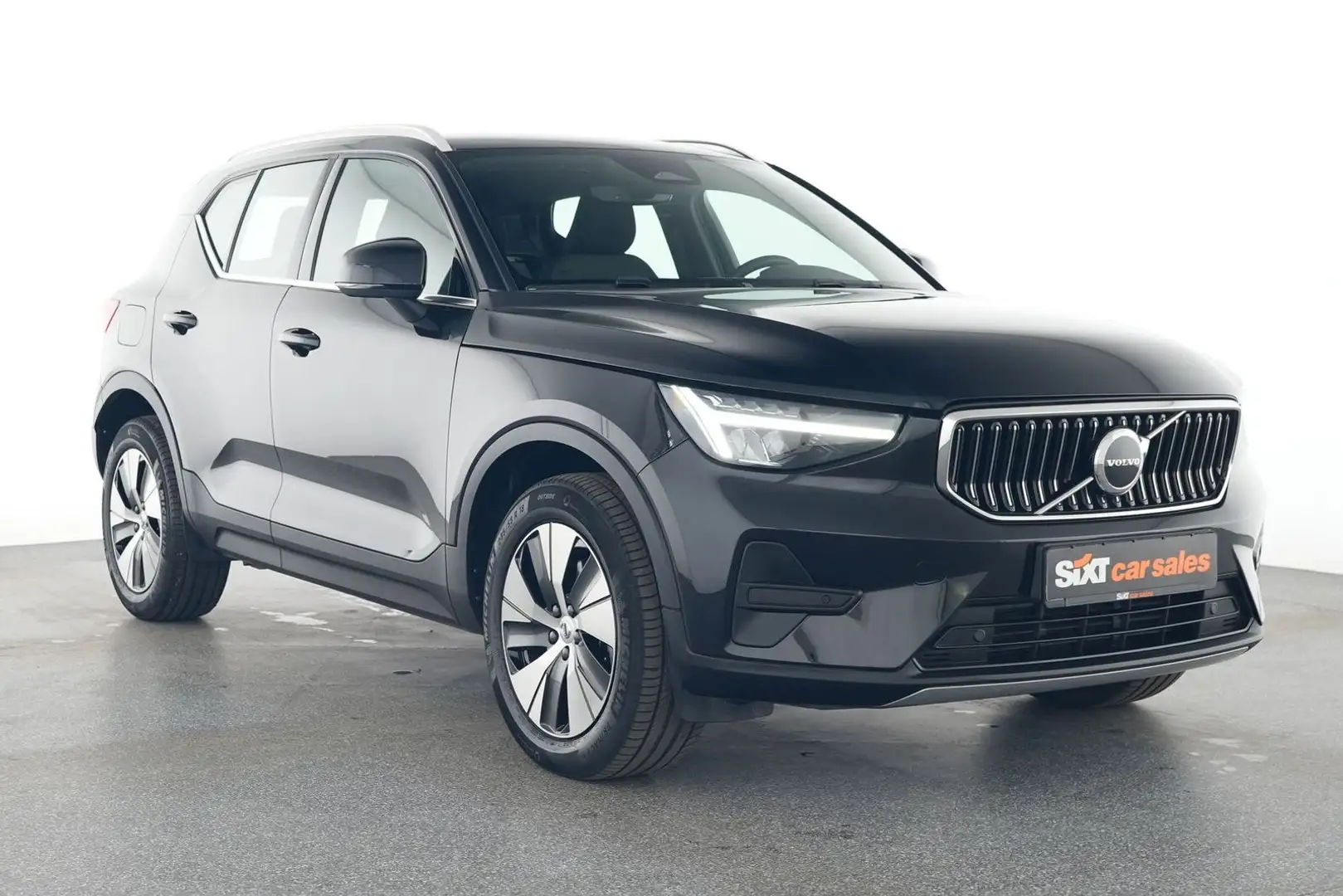 Volvo XC40 B3 Plus Dark|NAV|SHZG|PDC+RFK|el.Sitze|18" Schwarz - 1