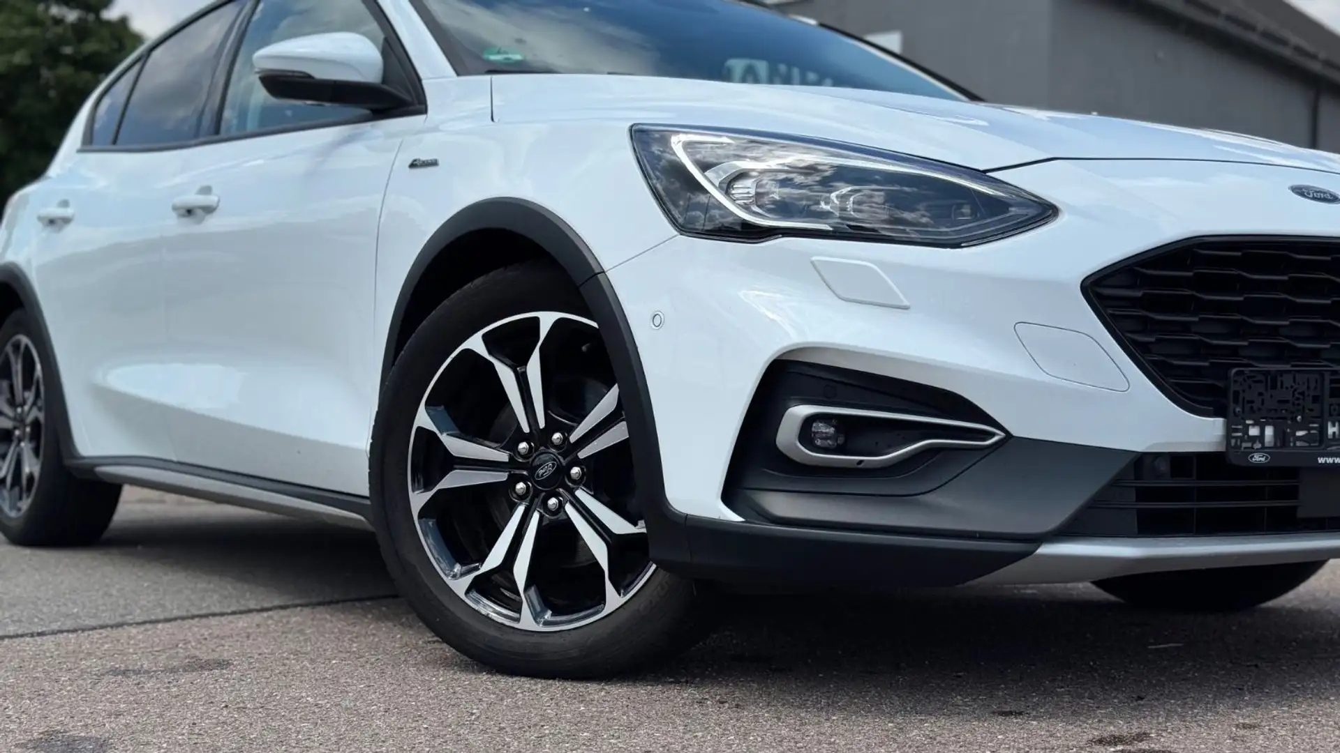 Ford Focus Lim. Active*LED*ACC*KAMERA*APP*NAVI*WINTER Weiß - 2