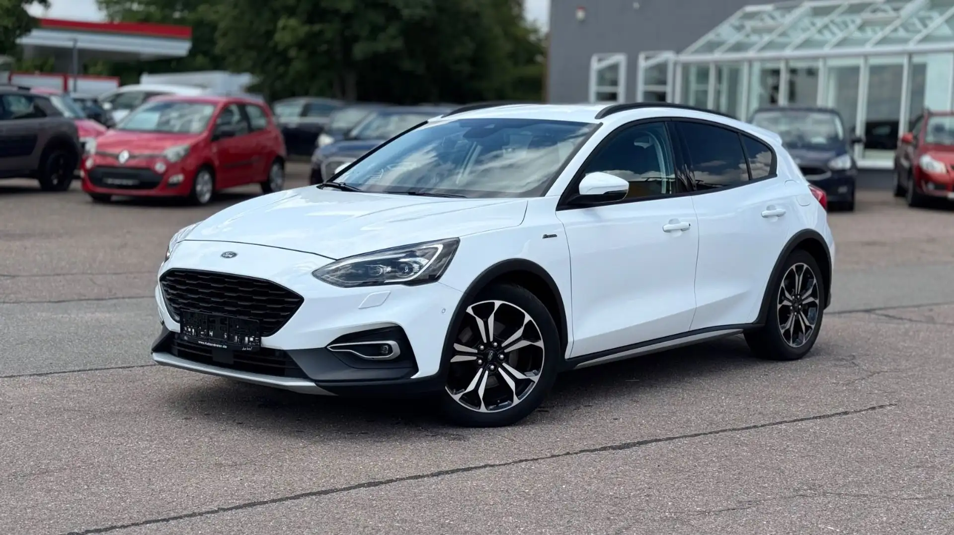 Ford Focus Lim. Active*LED*ACC*KAMERA*APP*NAVI*WINTER Weiß - 1