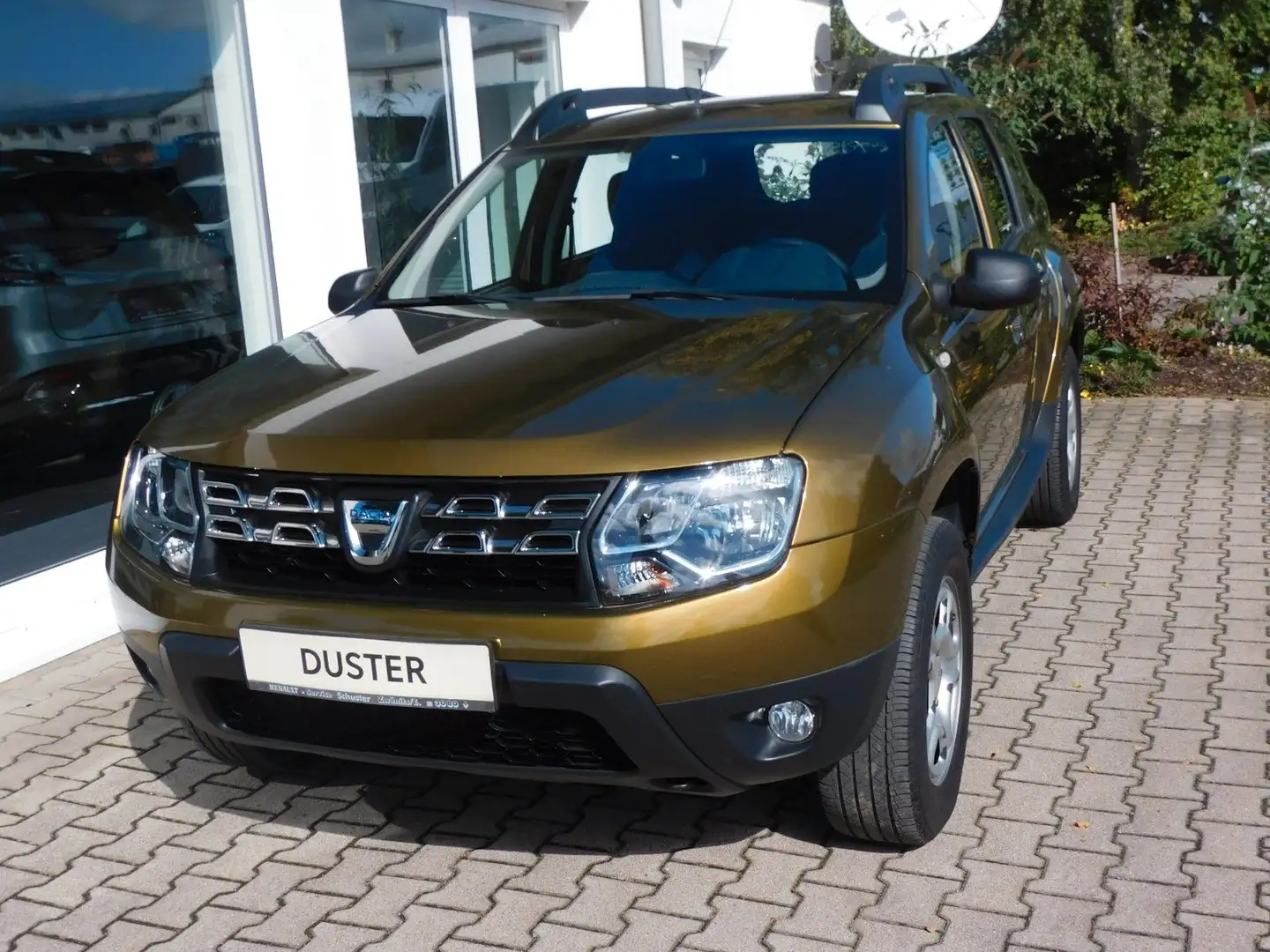 Dacia Duster I Laureate 4x4 Grün - 1