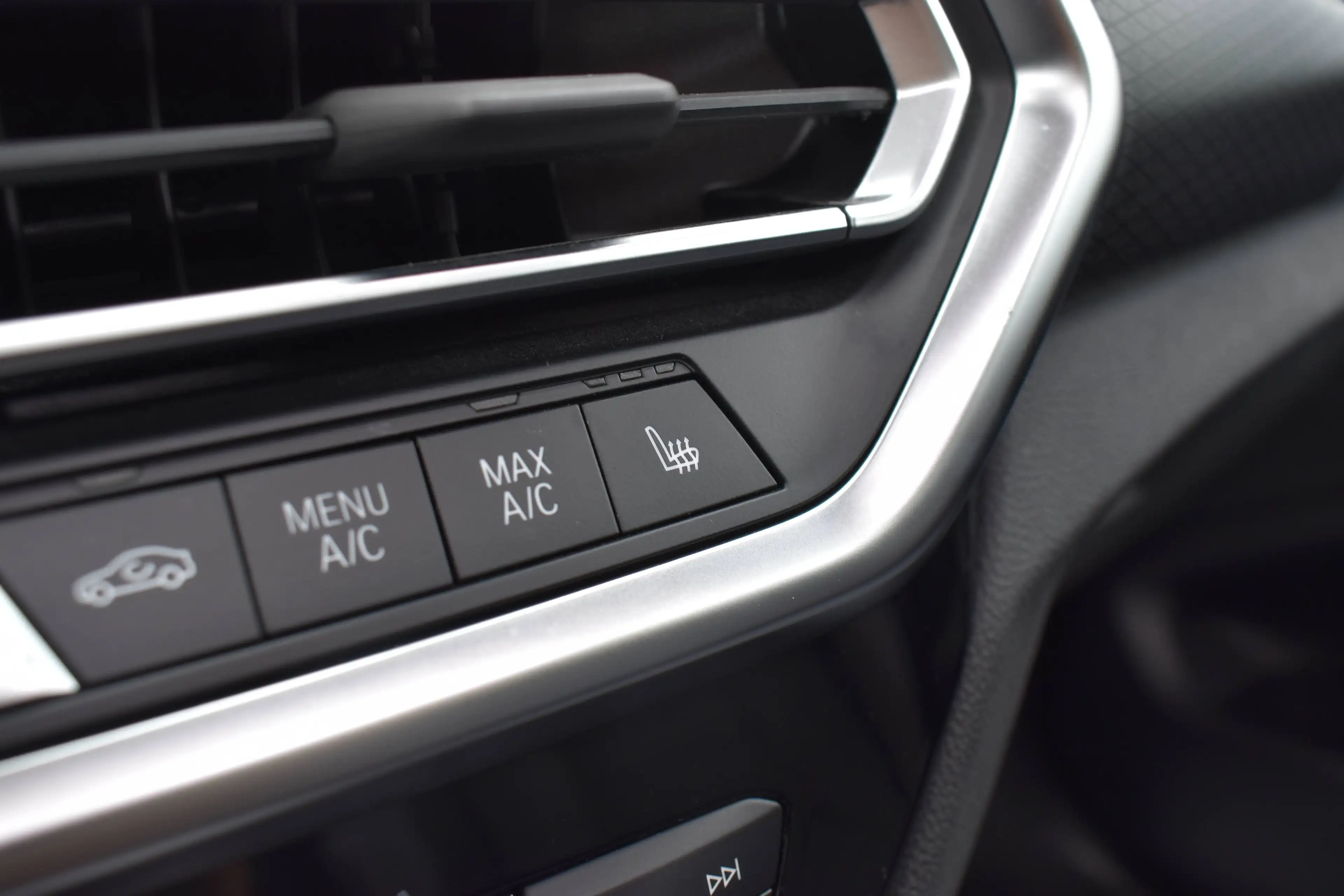 BMW X3 PHEV xDrive30e Pack M *Pano* Black/Pearl White — photo 7