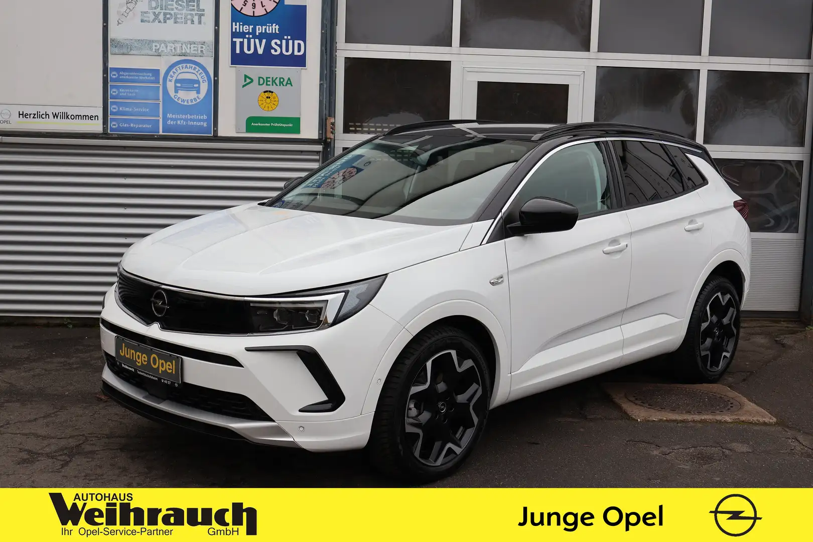 Opel Grandland 1.2 Turbo AT8 Ultimate+AHK+ Weiß - 1