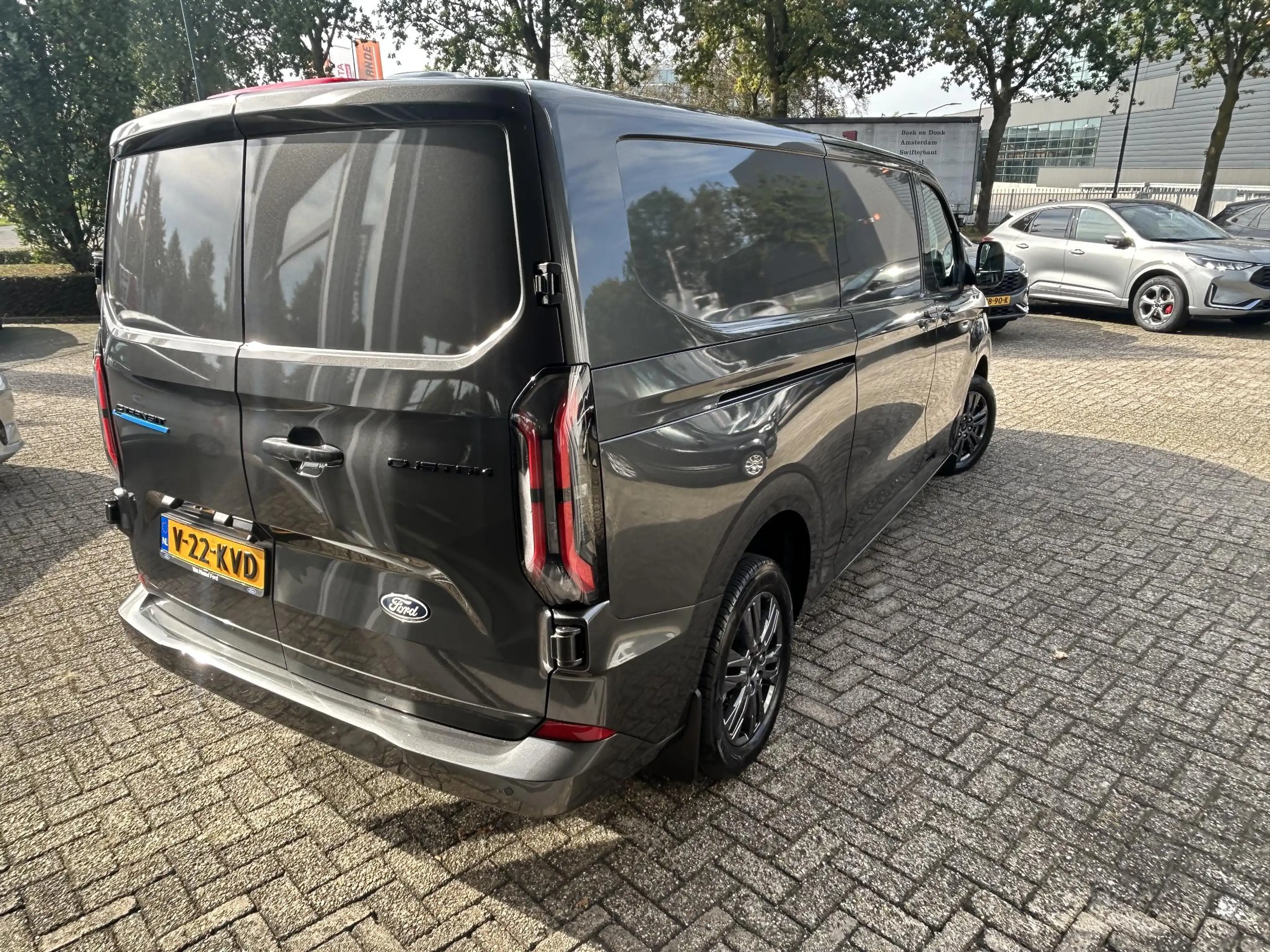Ford E-Transit Cust. 320 L2H1 Limited 65 kWh — photo 5
