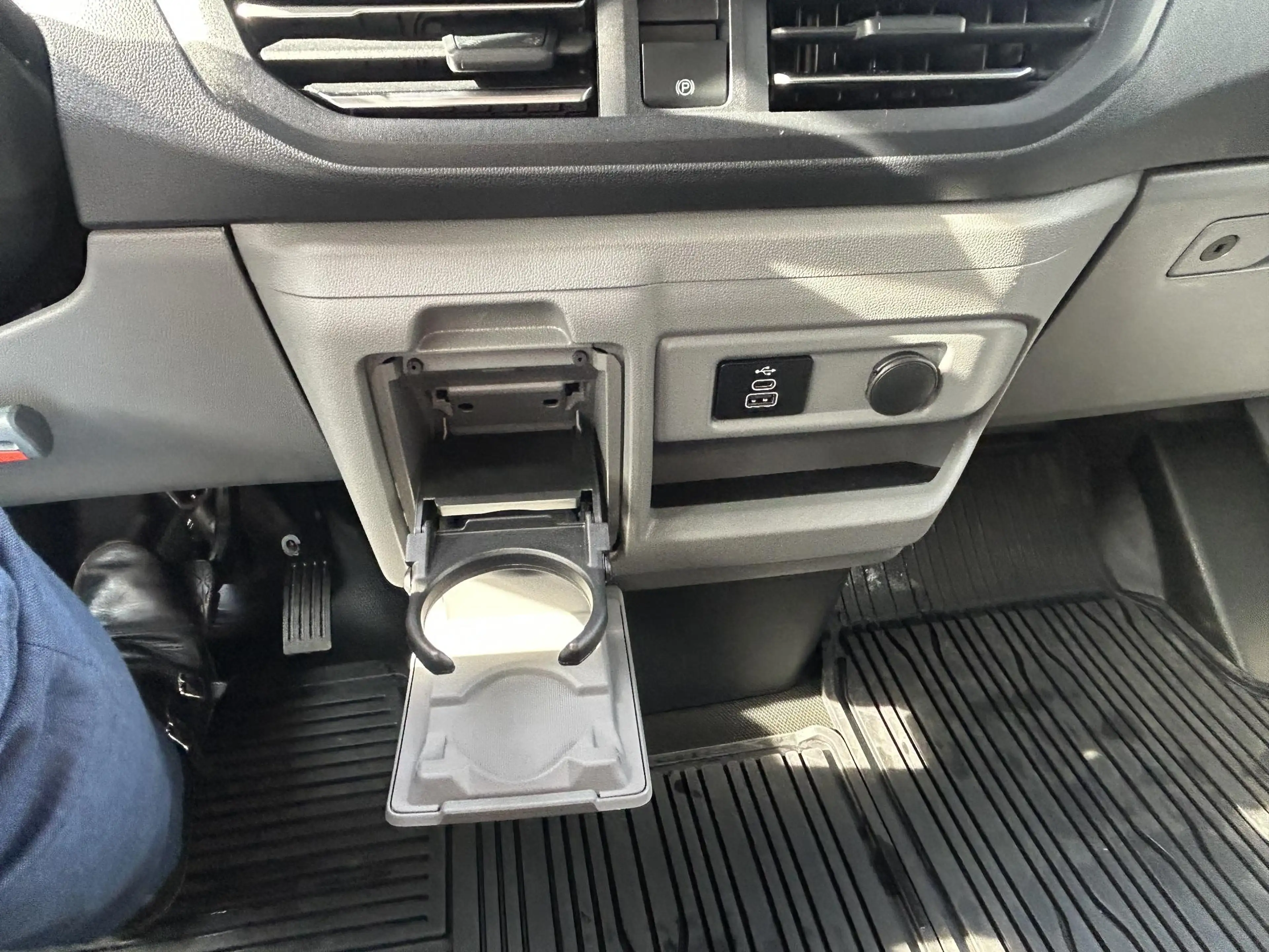 Ford E-Transit Cust. 320 L2H1 Limited 65 kWh — photo 15
