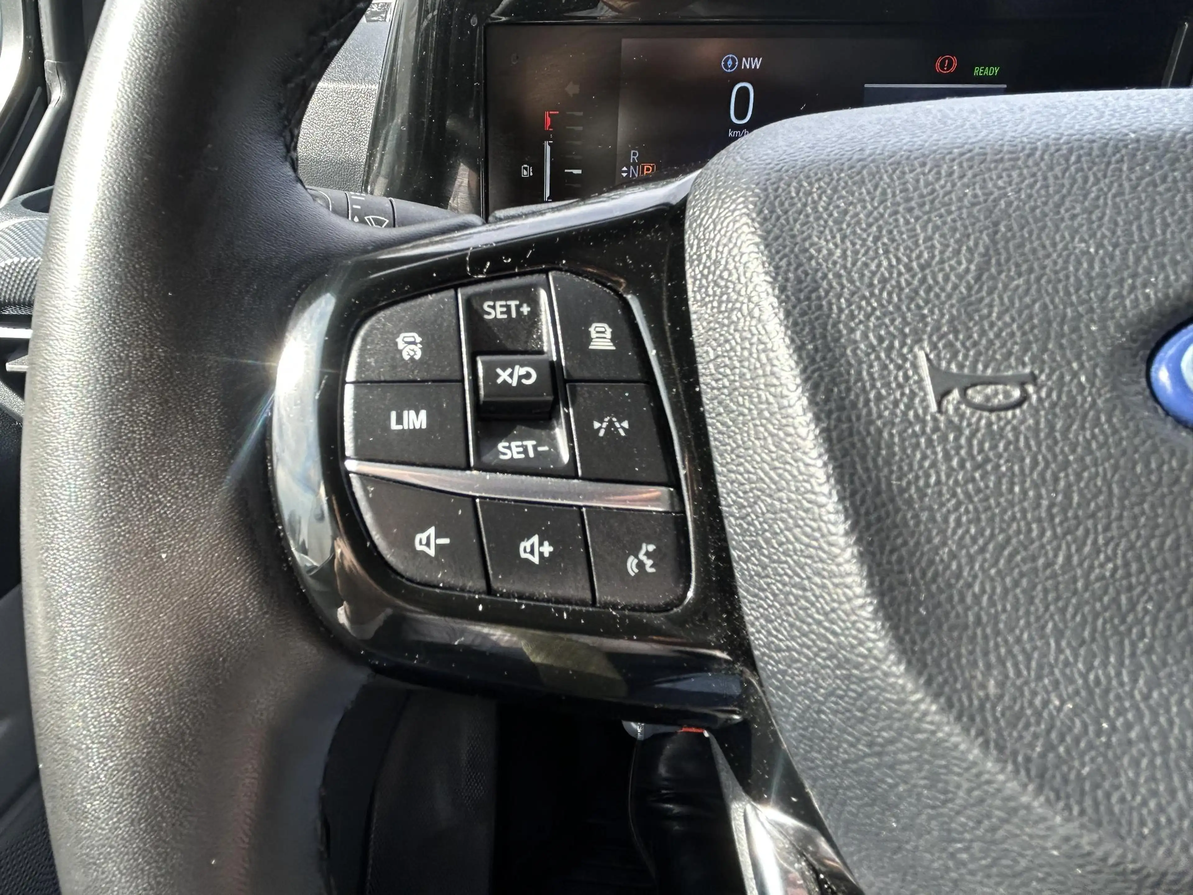 Ford E-Transit Cust. 320 L2H1 Limited 65 kWh — photo 12