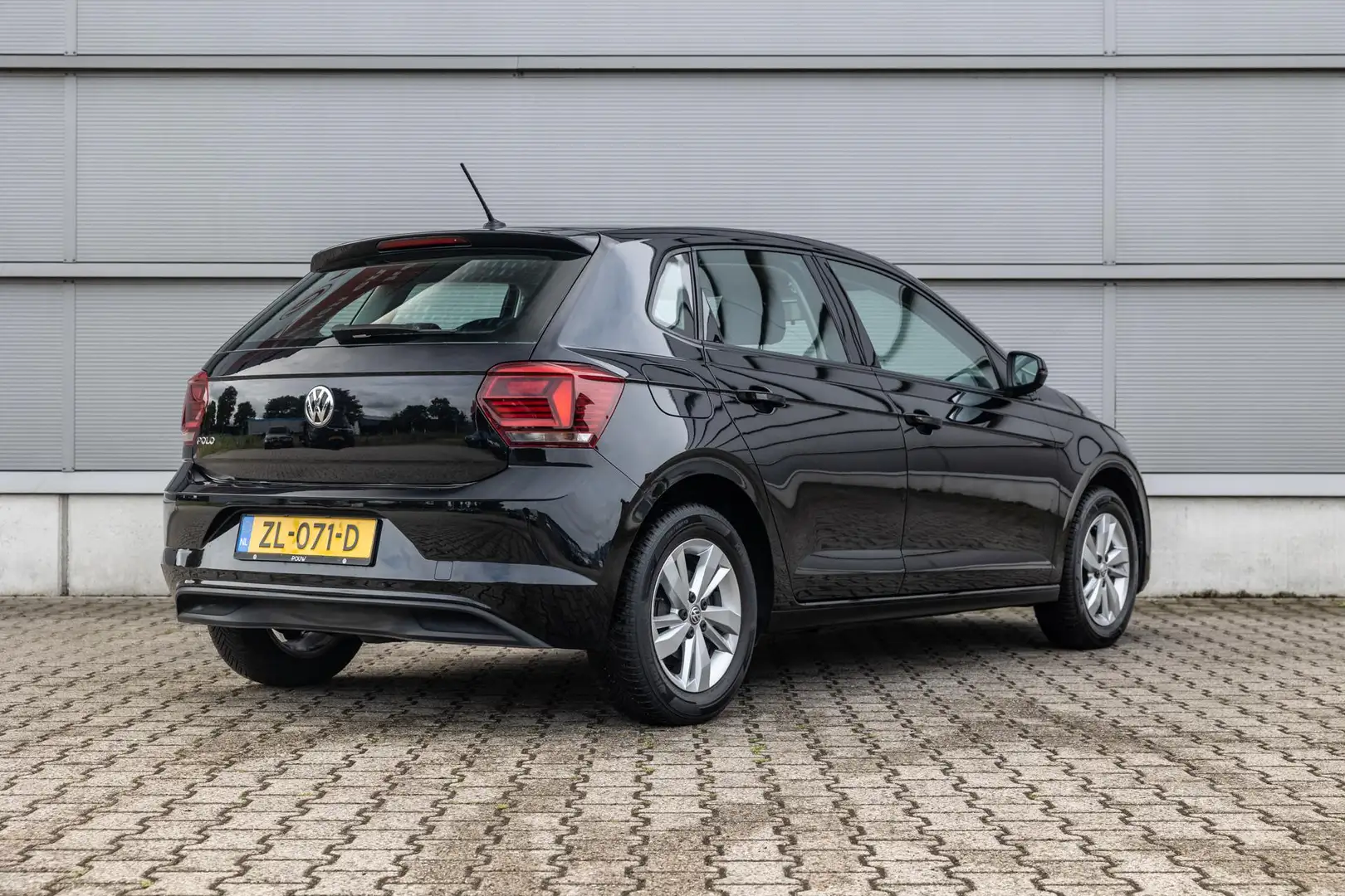 Volkswagen Polo 1.0 TSI 95pk Comfortline App connect | Adaptive cr Zwart - 2