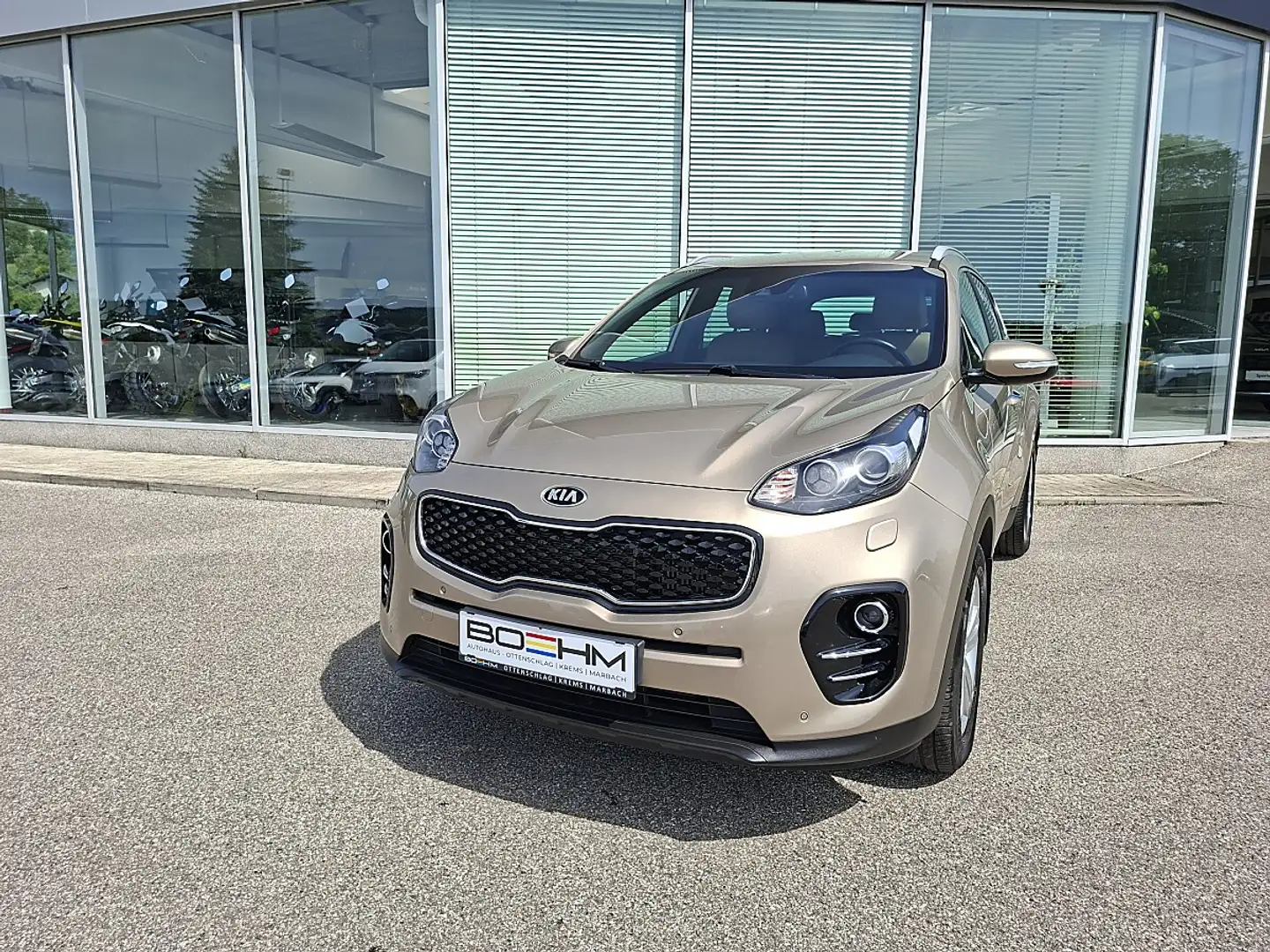 Kia Sportage 2,0 CRDI AWD Gold Aut. *Anhängerkupplung* Gold - 2