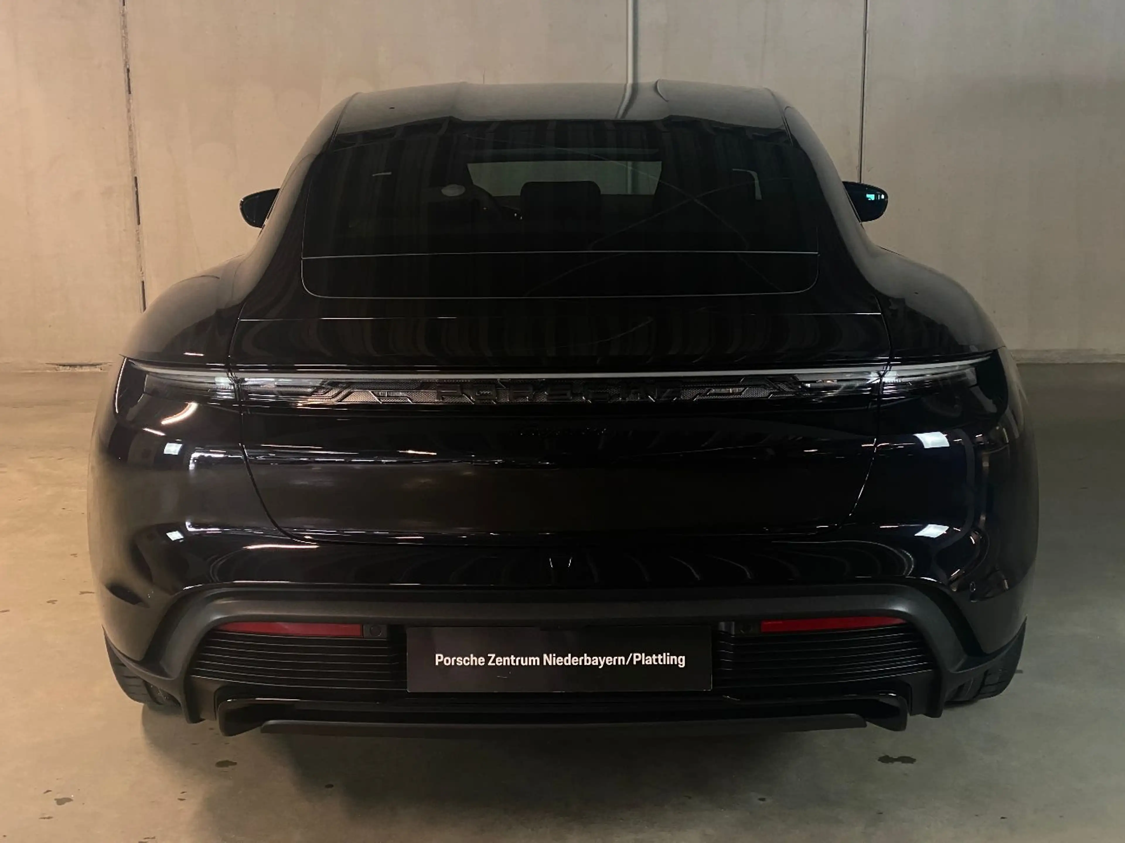 Porsche Taycan Black Edition | Abstandsregeltempostat | — photo 6