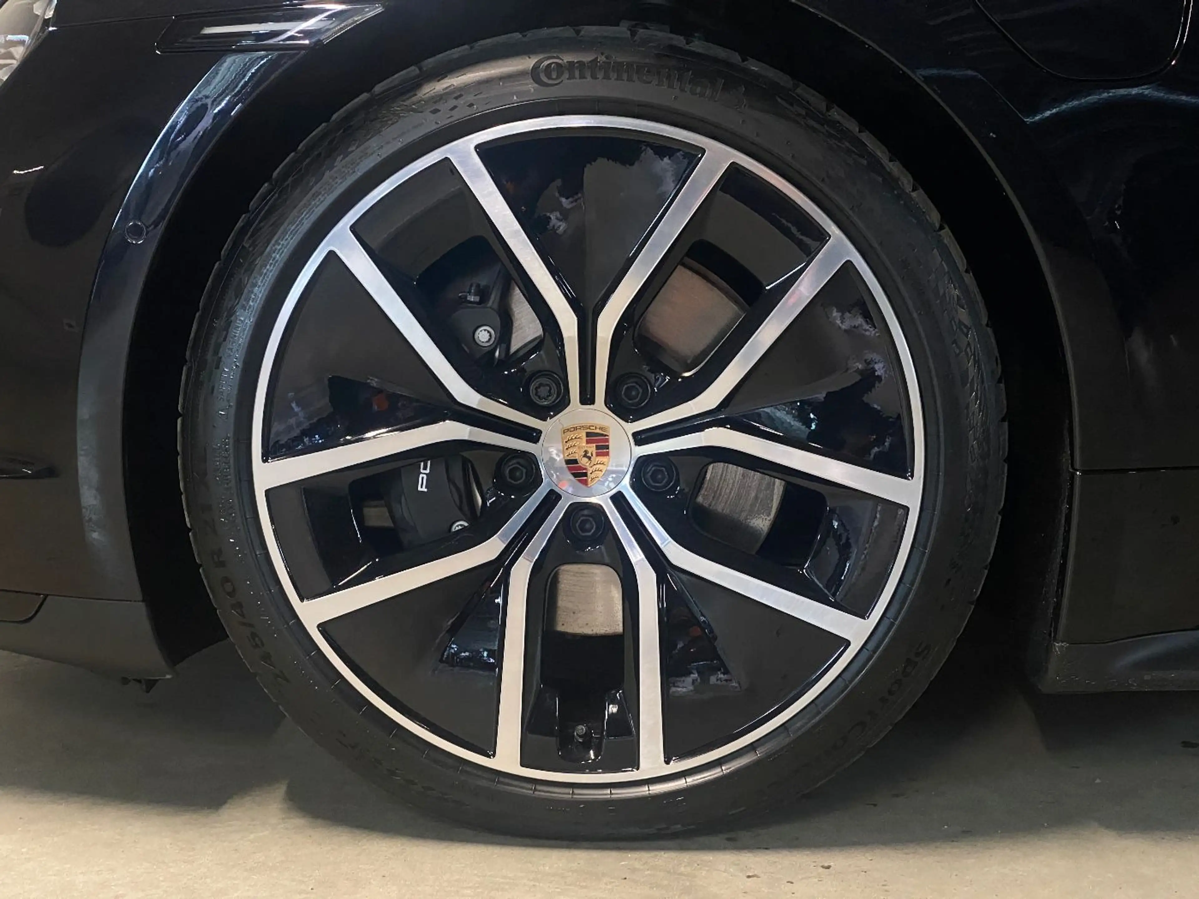 Porsche Taycan Black Edition | Abstandsregeltempostat | — photo 9