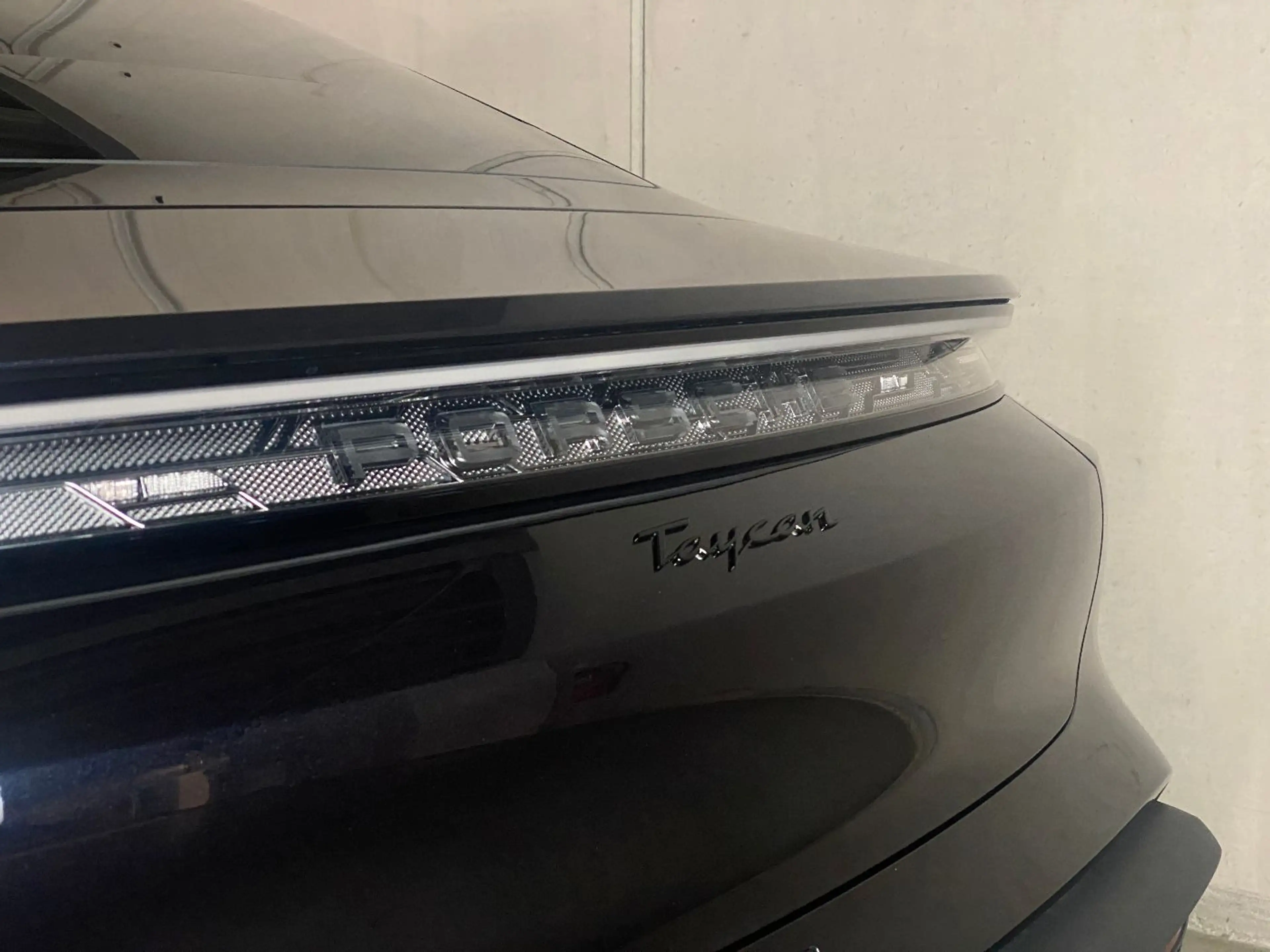 Porsche Taycan Black Edition | Abstandsregeltempostat | — photo 11
