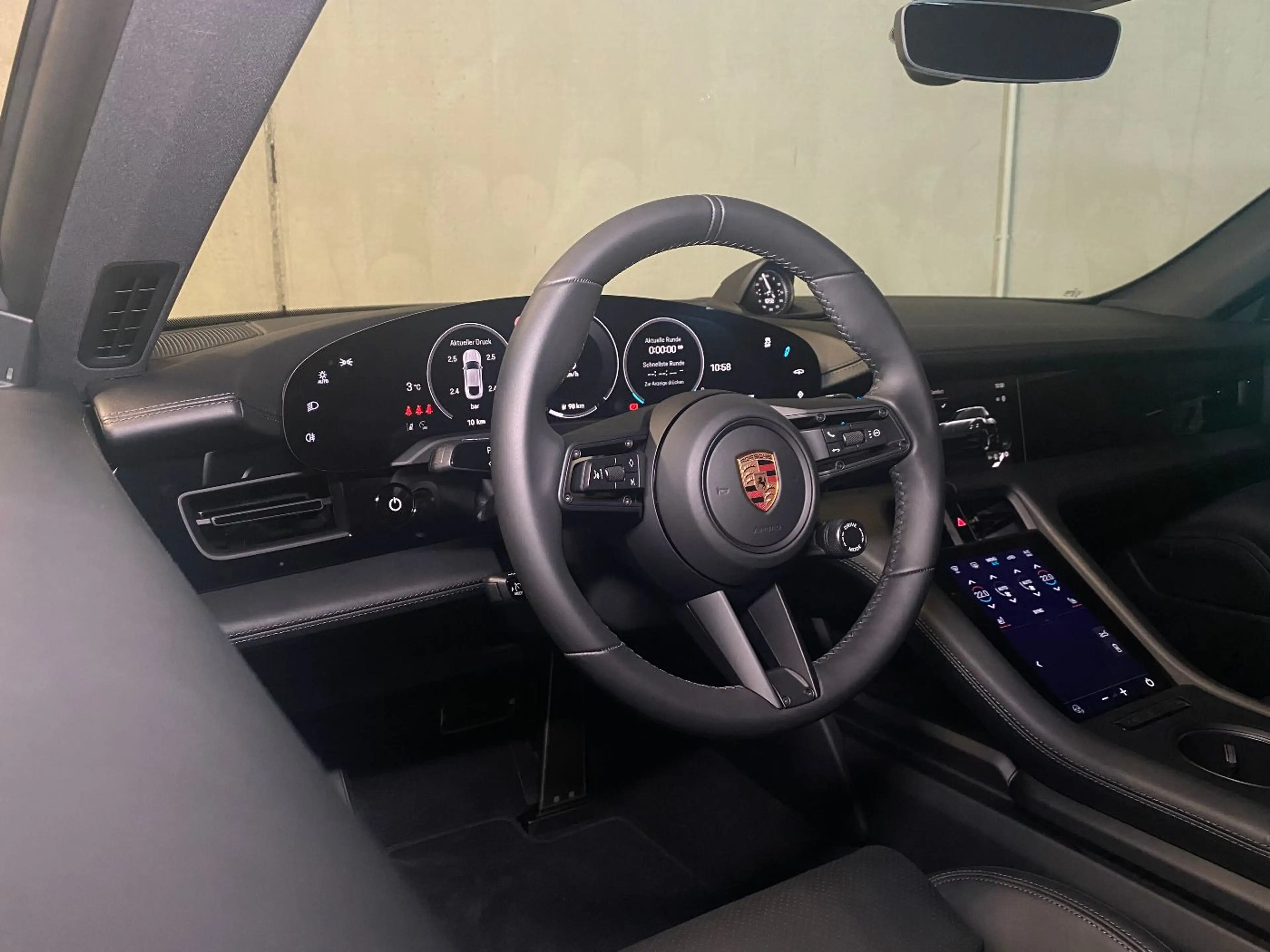 Porsche Taycan Black Edition | Abstandsregeltempostat | — photo 12