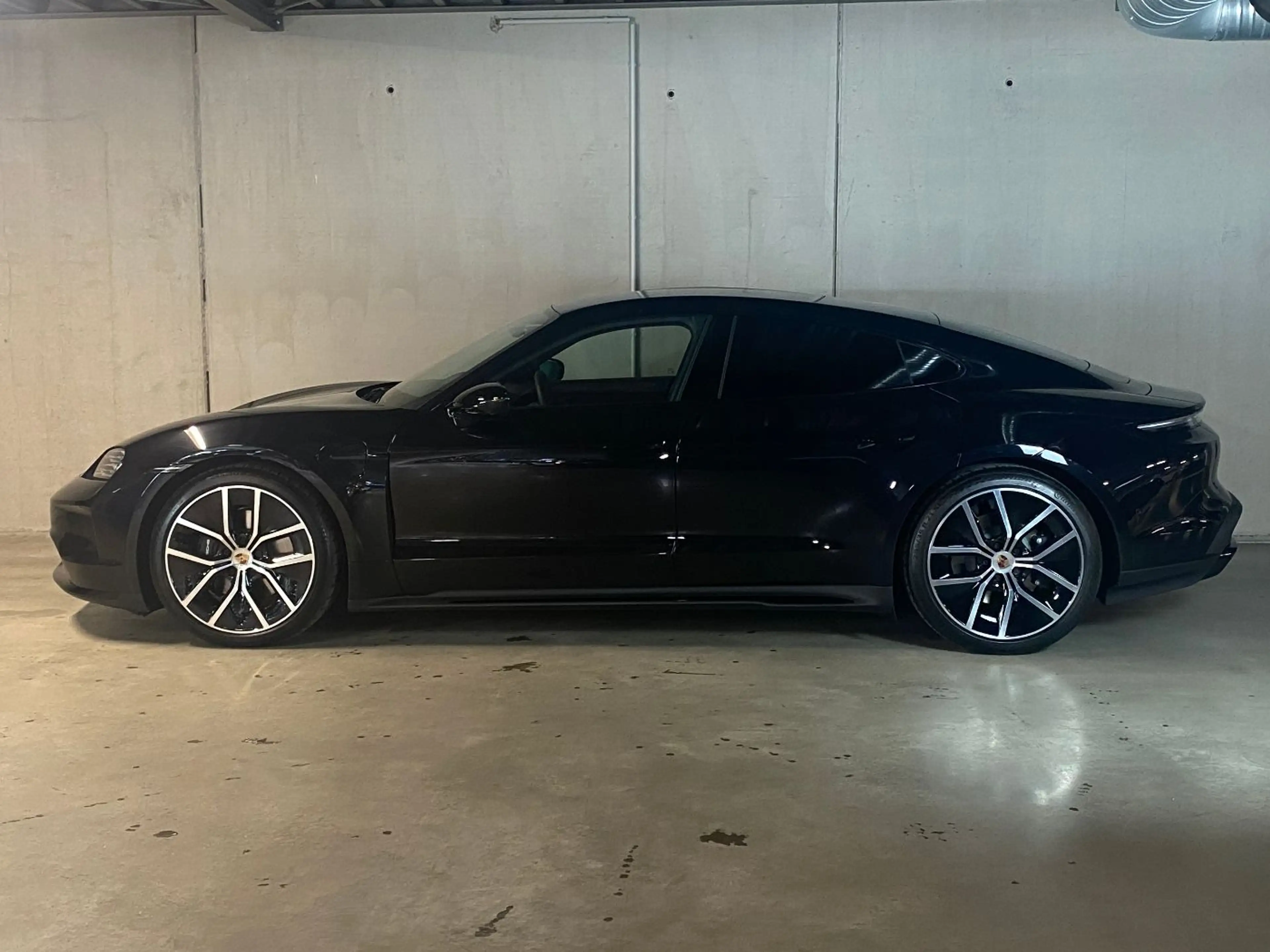 Porsche Taycan Black Edition | Abstandsregeltempostat | — photo 3