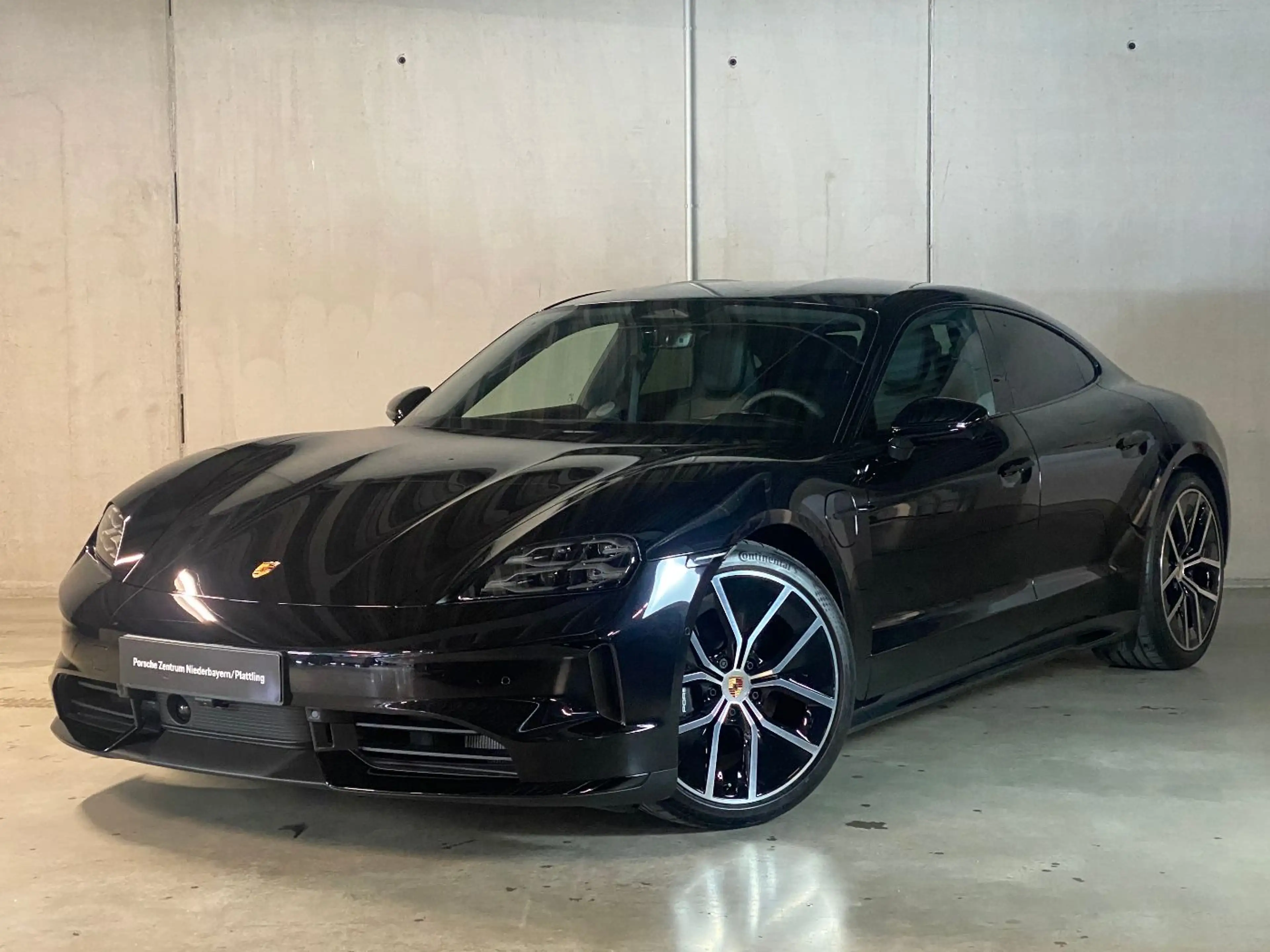 Porsche Taycan Black Edition | Abstandsregeltempostat | — photo 2