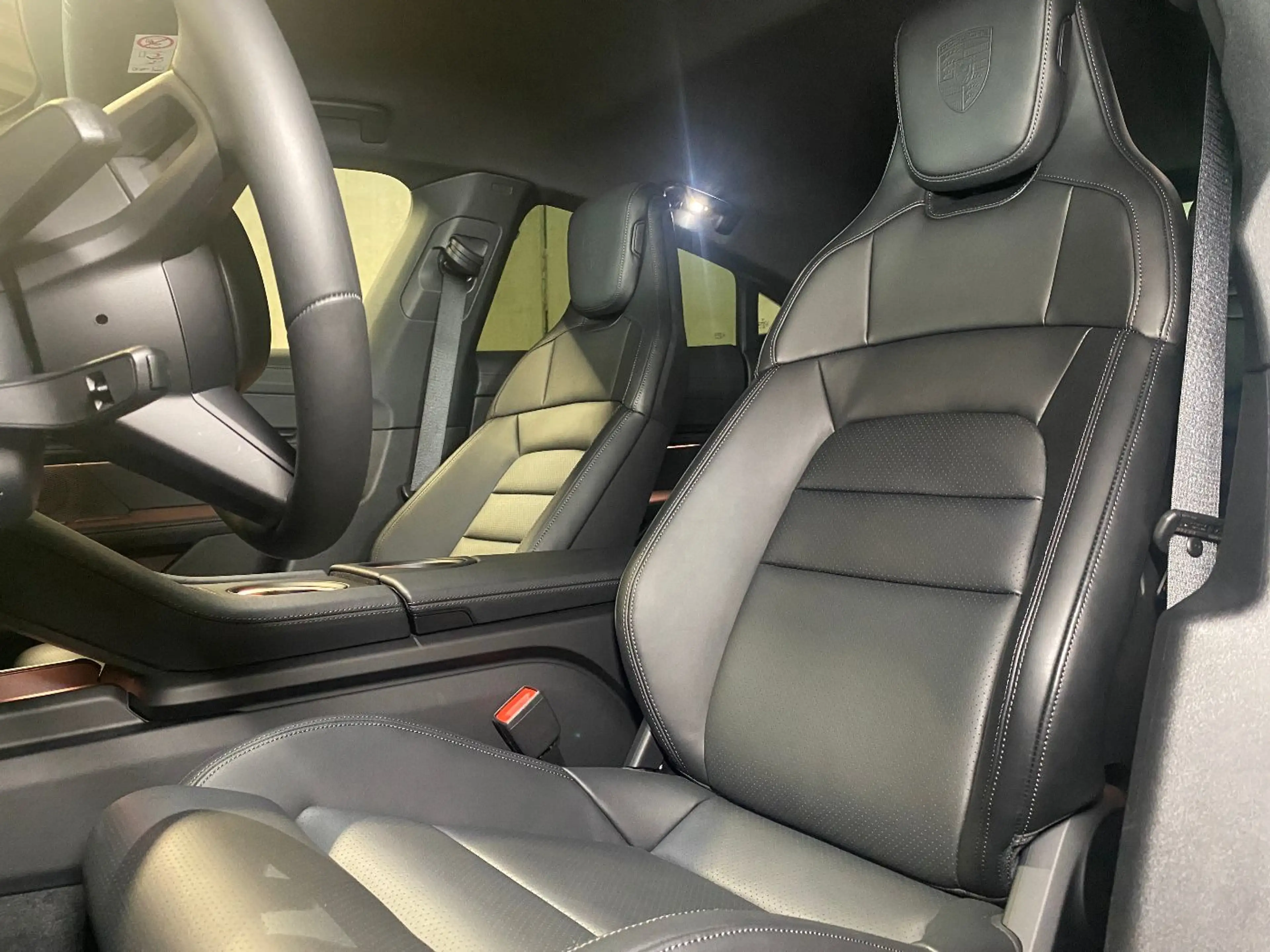 Porsche Taycan Black Edition | Abstandsregeltempostat | — photo 13