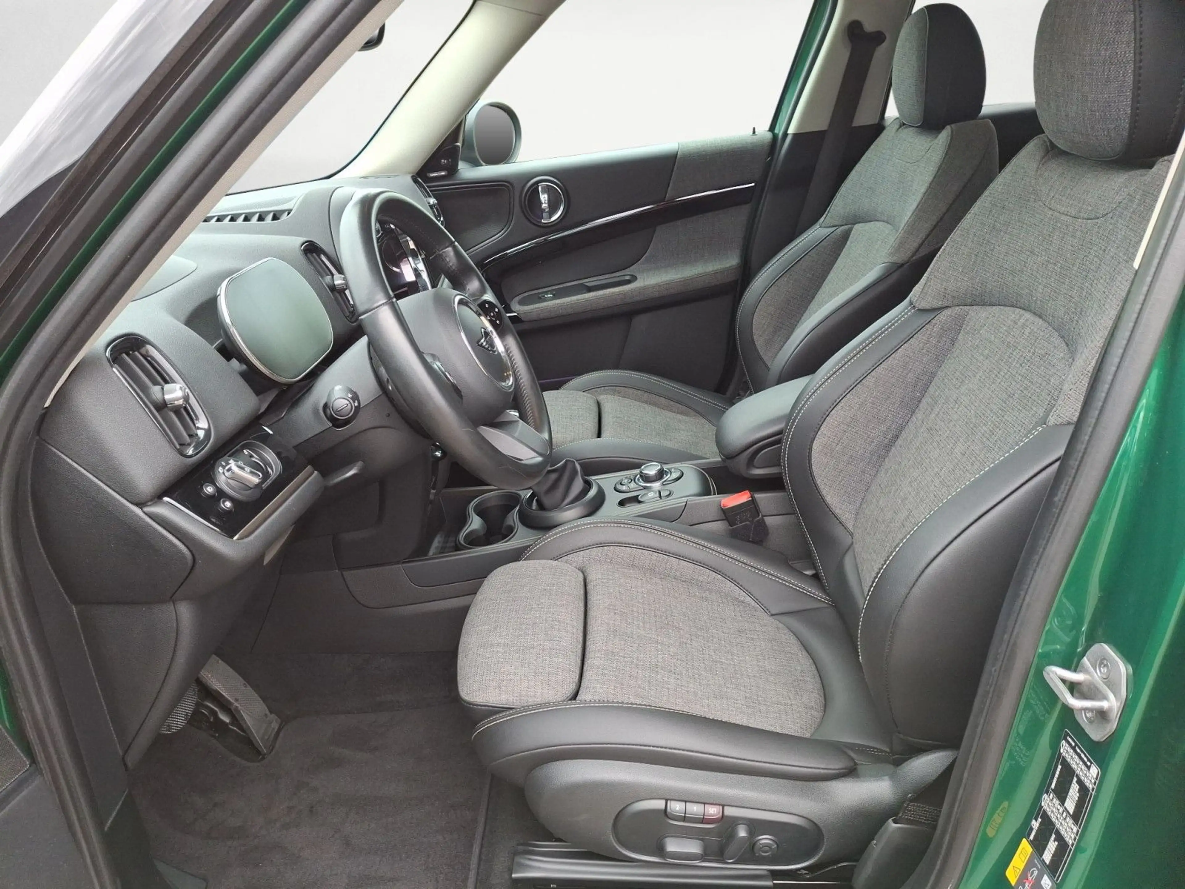 MINI Cooper SE Countryman Countryman SE ALL4 Classic Trim Head-Up Harman K — photo 11