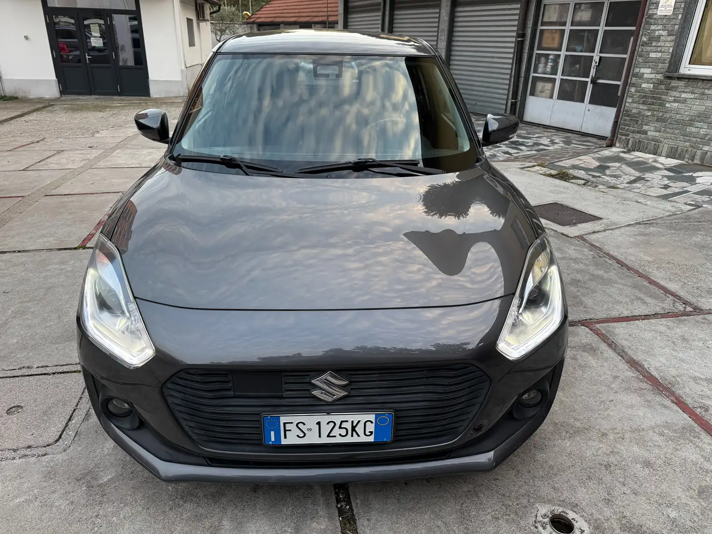 Suzuki Swift Swift VI 2017 1.2h Top 2wd IBRIDO Grigio - 1