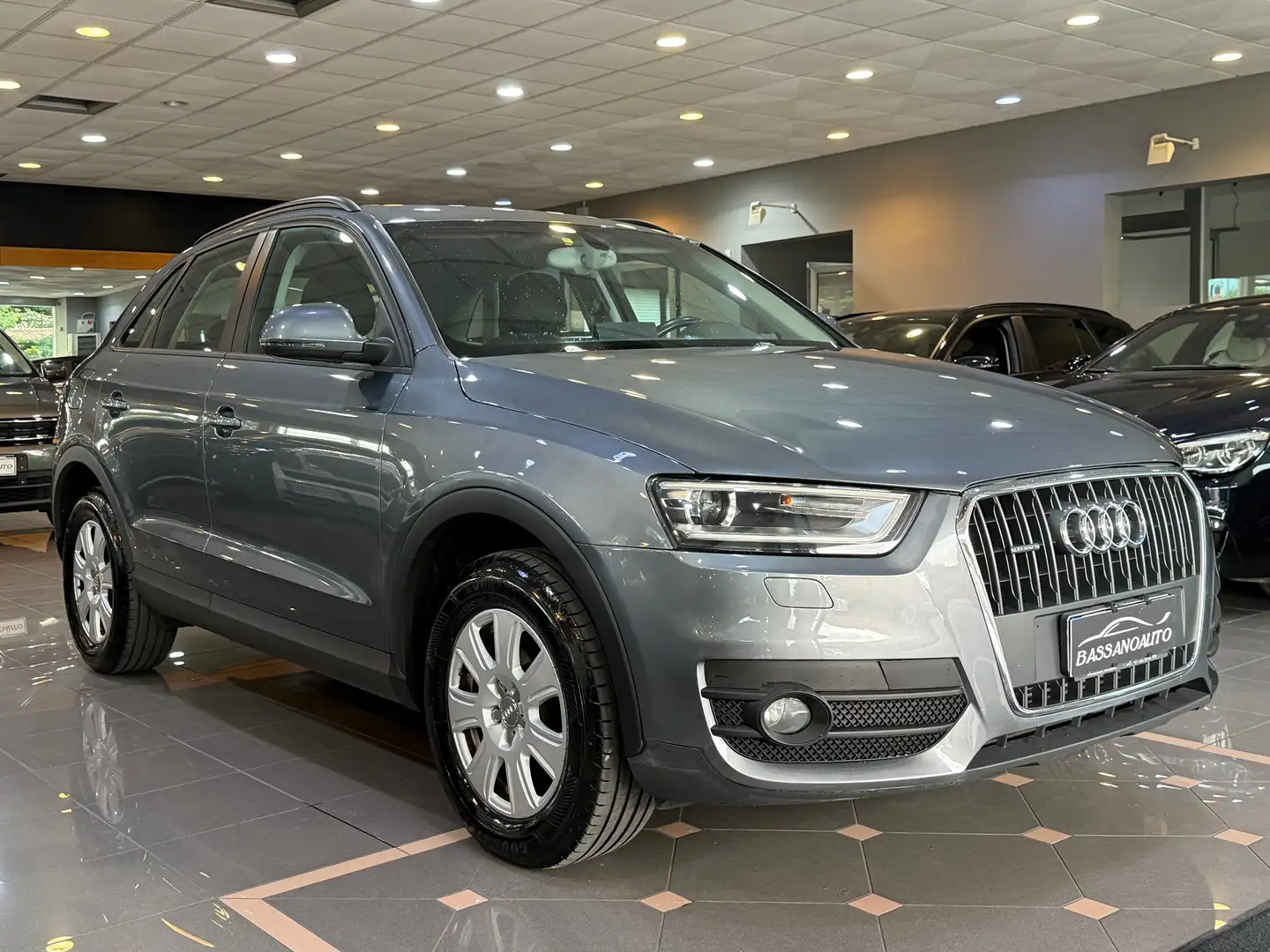 Audi Q3 2.0 tdi Business quattro GANCIO TRAINO ! Gris - 2