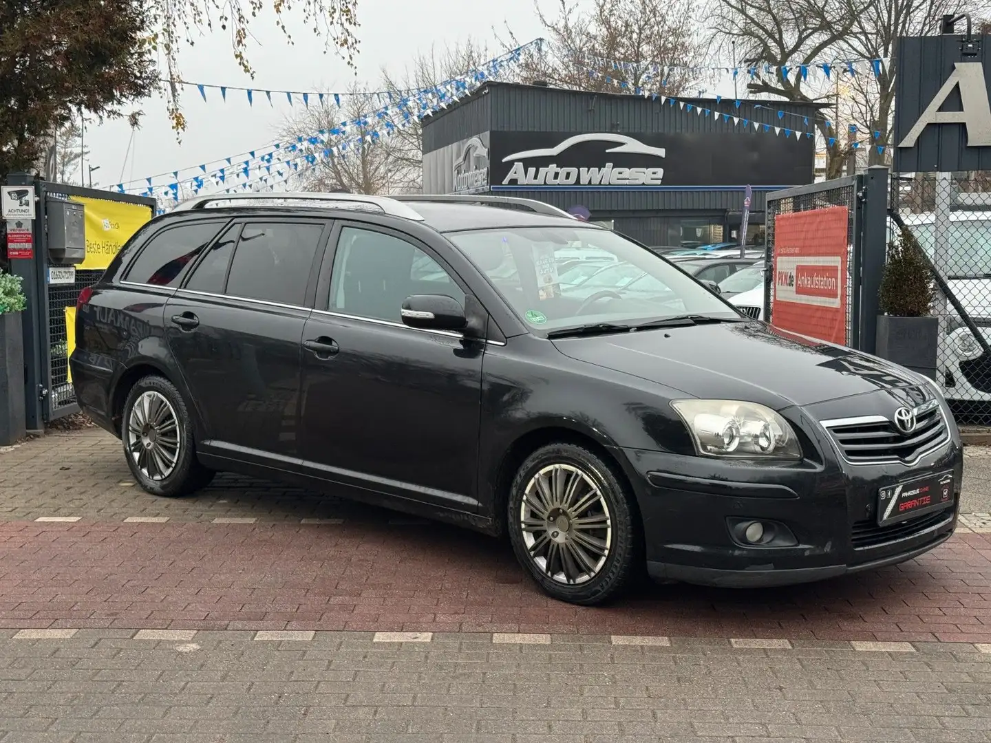Toyota Avensis Kombi 1.8 Edition*Navi*Klimaautomatik* Schwarz - 1