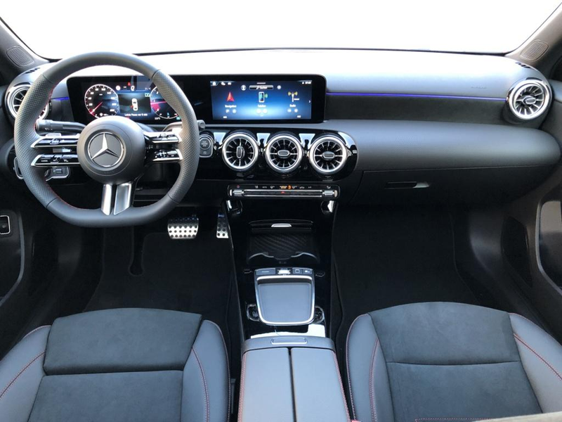 Mercedes-Benz A 220 d Limousine AMG+MBUX+Night+Pano+SHD+Wide — photo 6