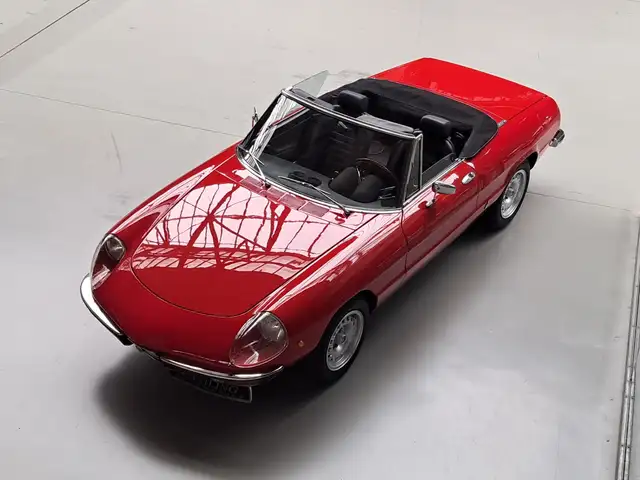 Alfa Romeo Spider view 2