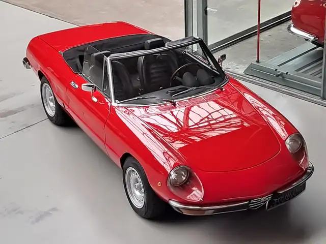 Alfa Romeo Spider main image