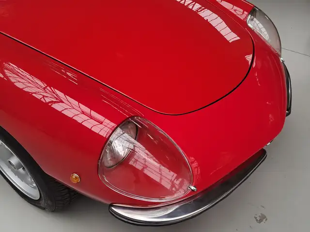 Alfa Romeo Spider view 11